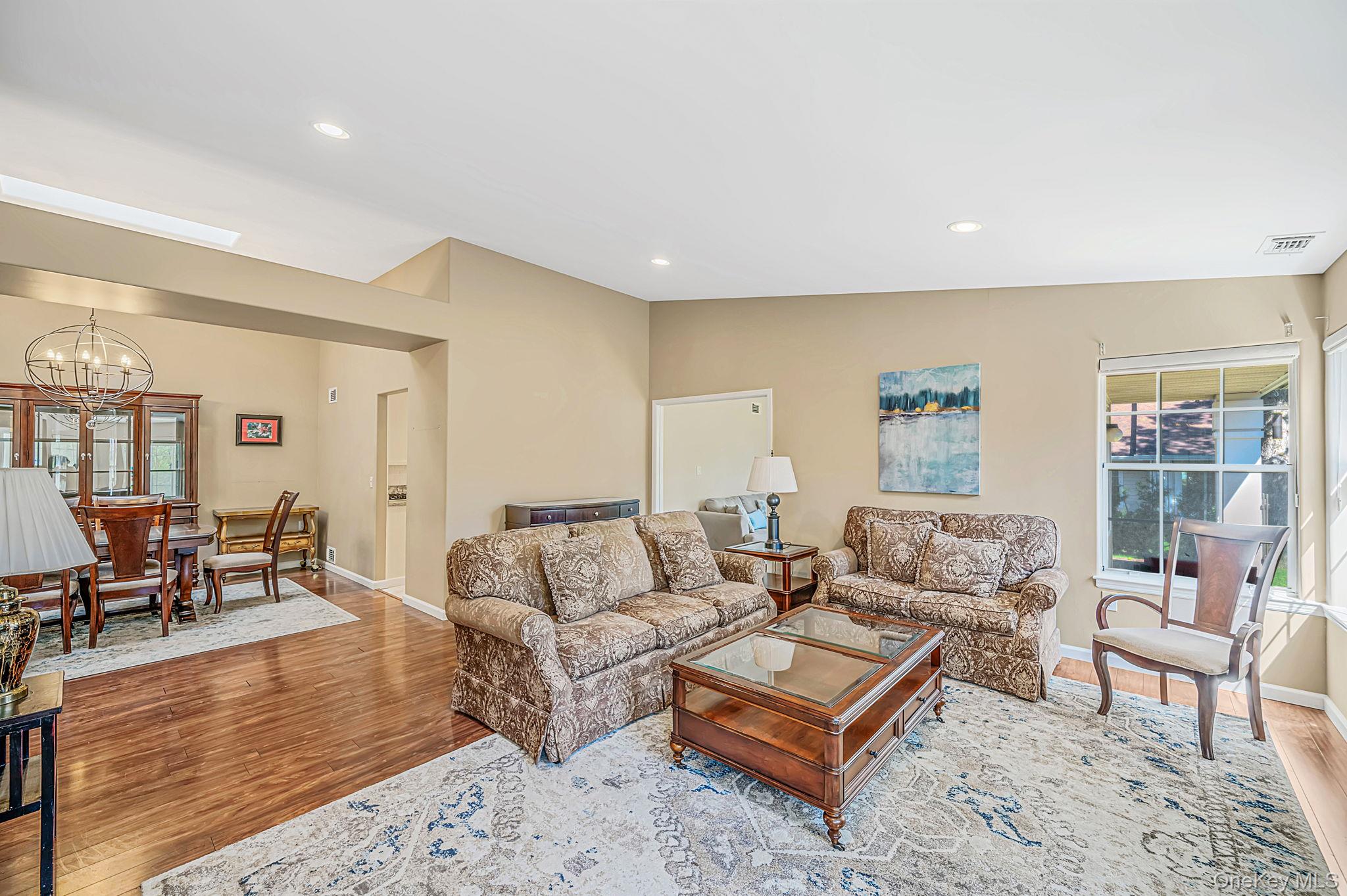 20 Wainscott Court Property Photo 4