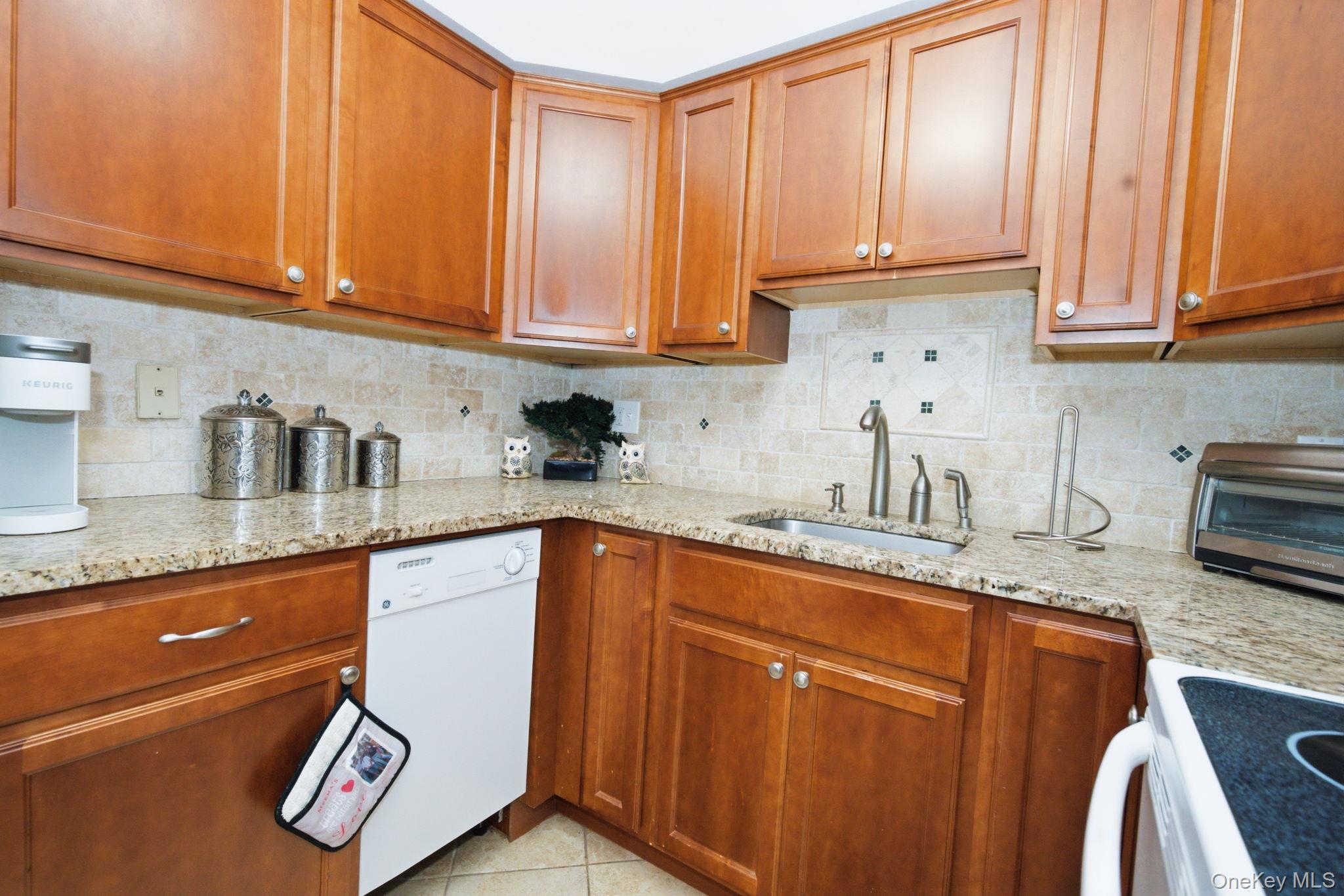 27 Walden Court F Property Photo 4