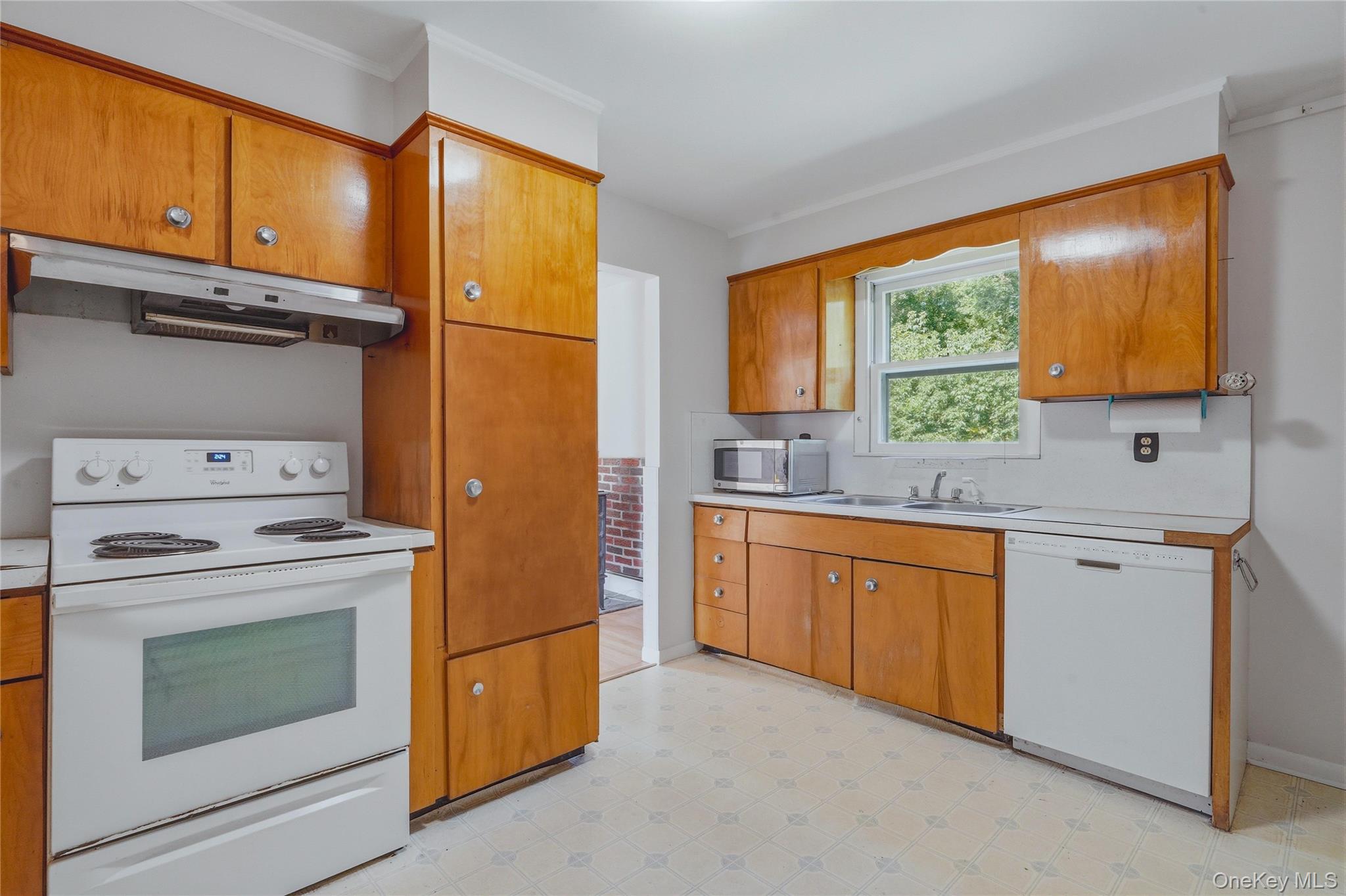 529 Lakeview Terrace Property Photo 8
