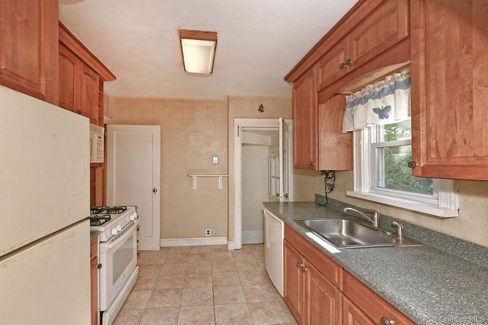 12 Hull Avenue Property Photo 13