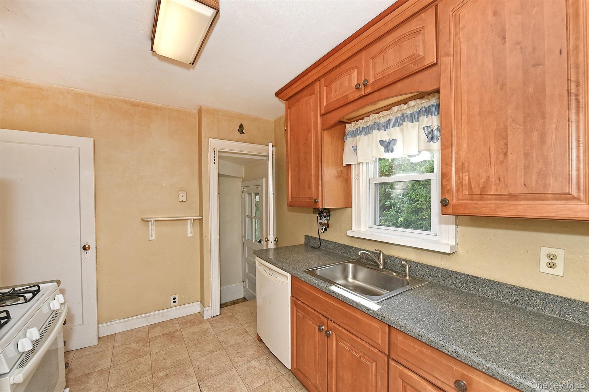 12 Hull Avenue Property Photo 14