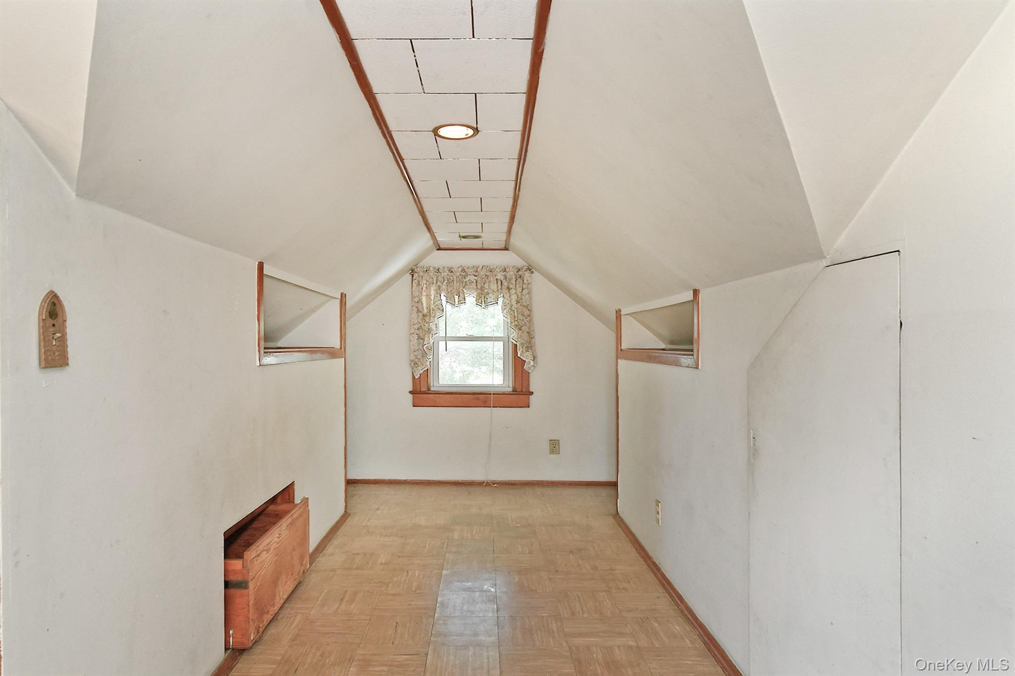 12 Hull Avenue Property Photo 19