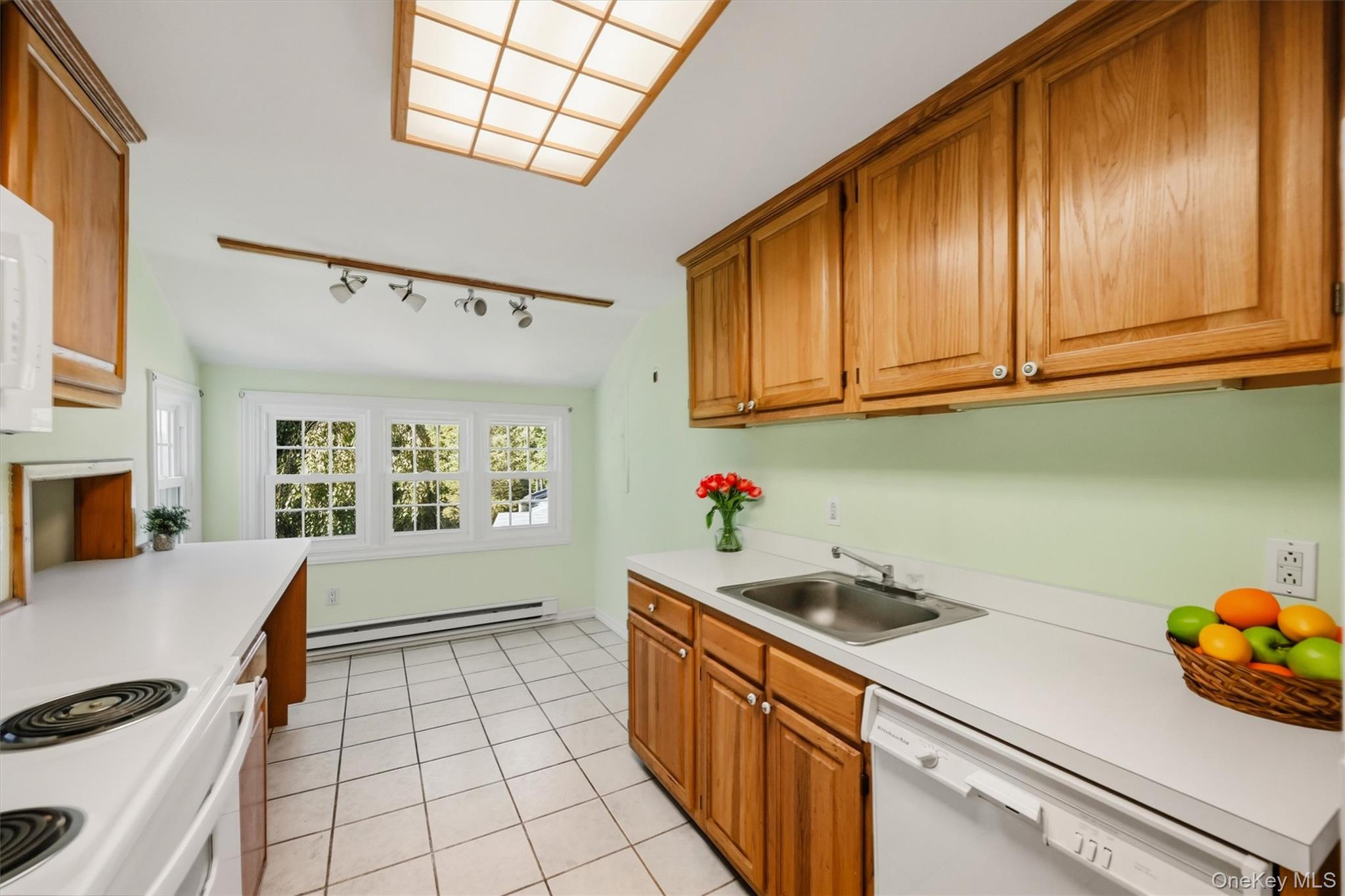 1704 Holly Stream Court Property Photo 9
