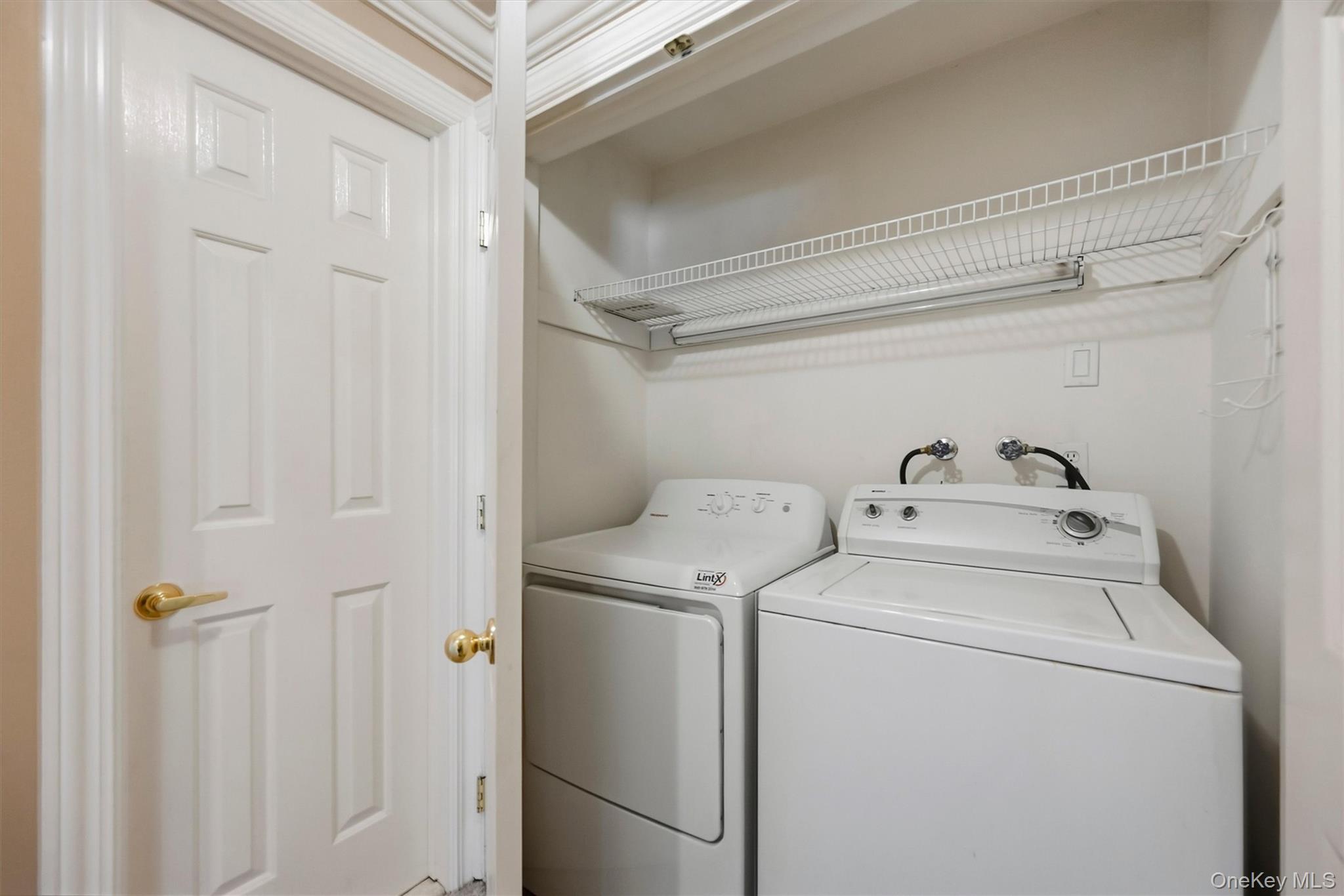 1704 Holly Stream Court Property Photo 28