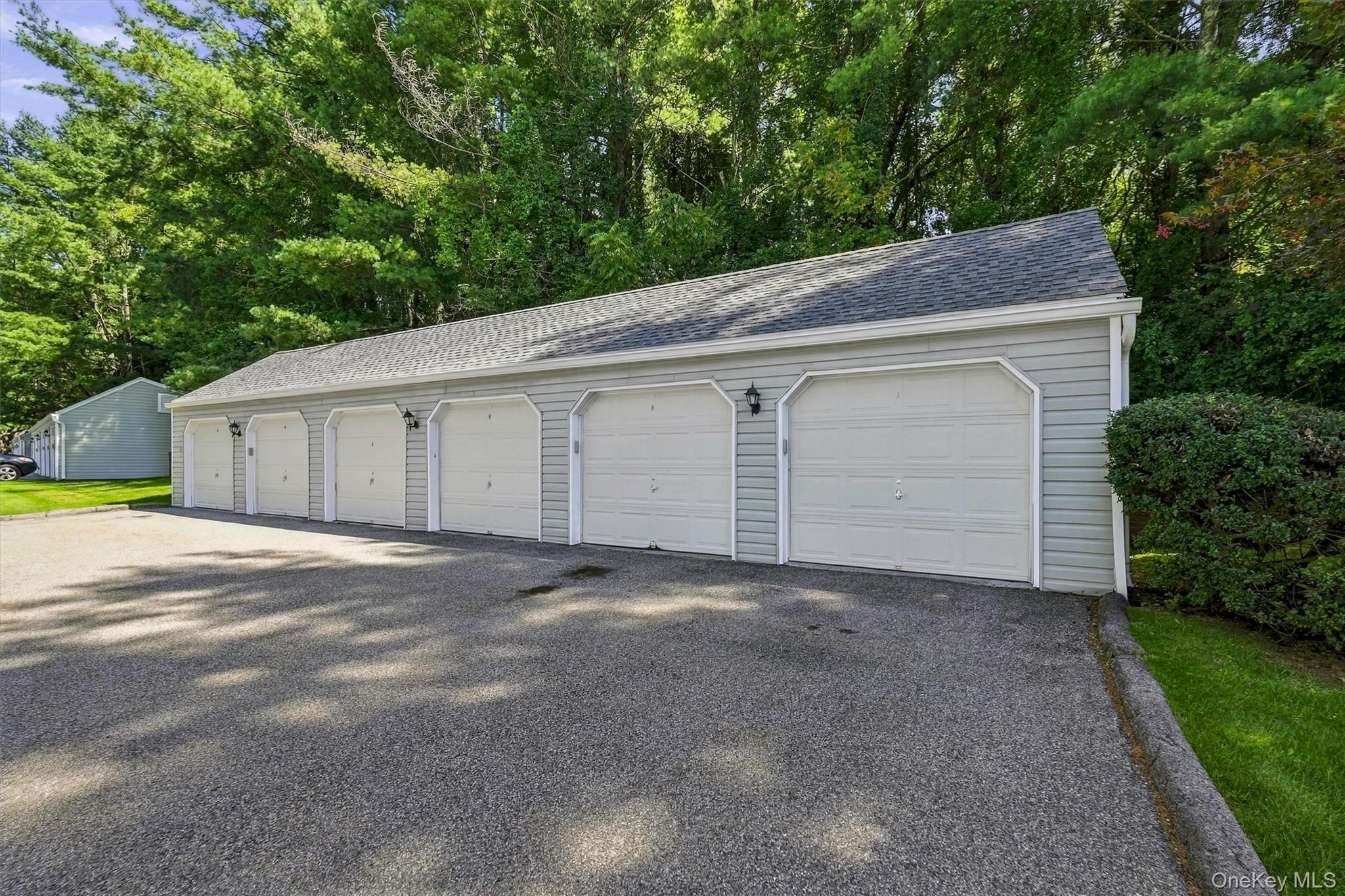 1704 Holly Stream Court Property Photo 29