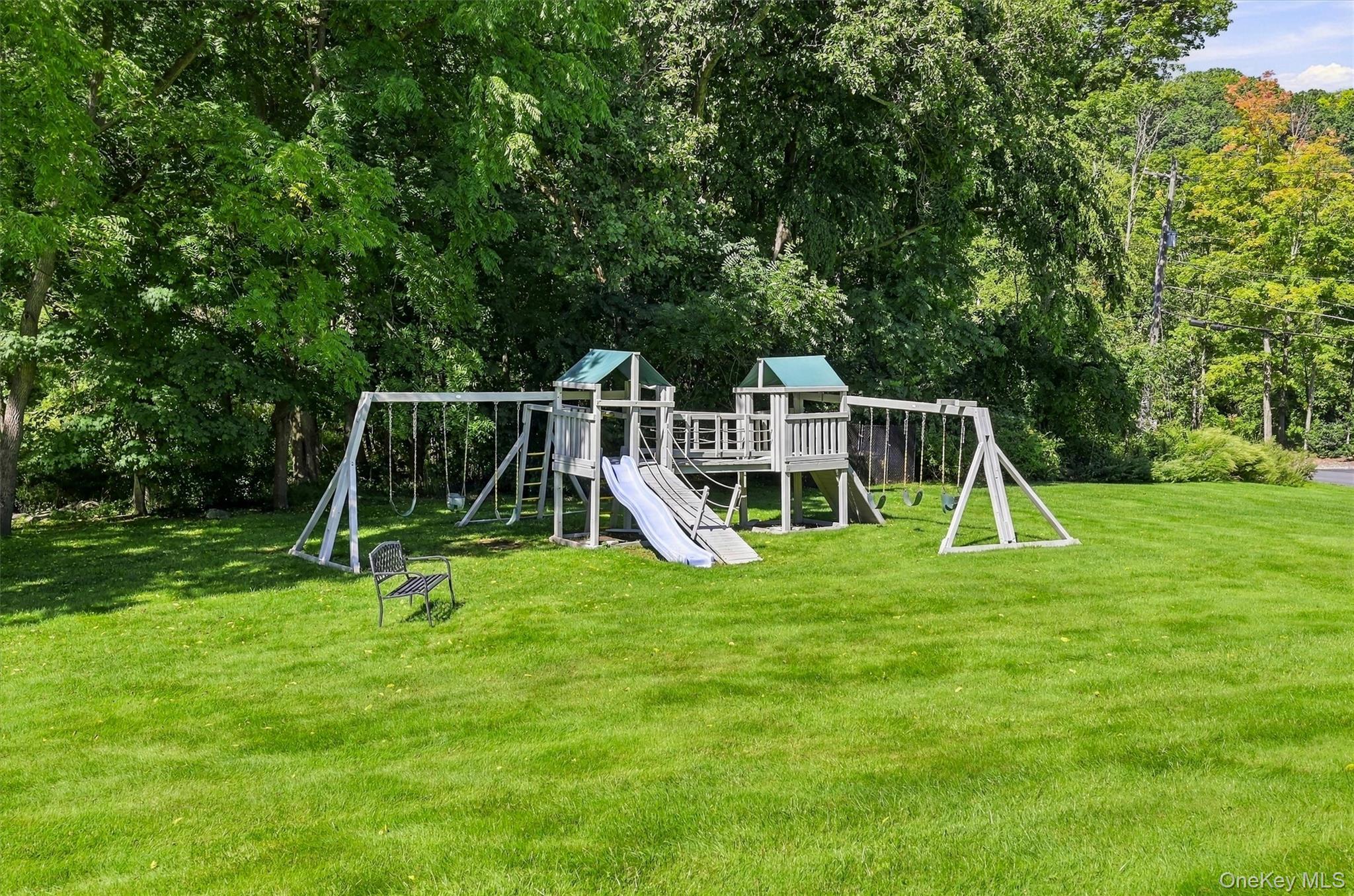 1704 Holly Stream Court Property Photo 33