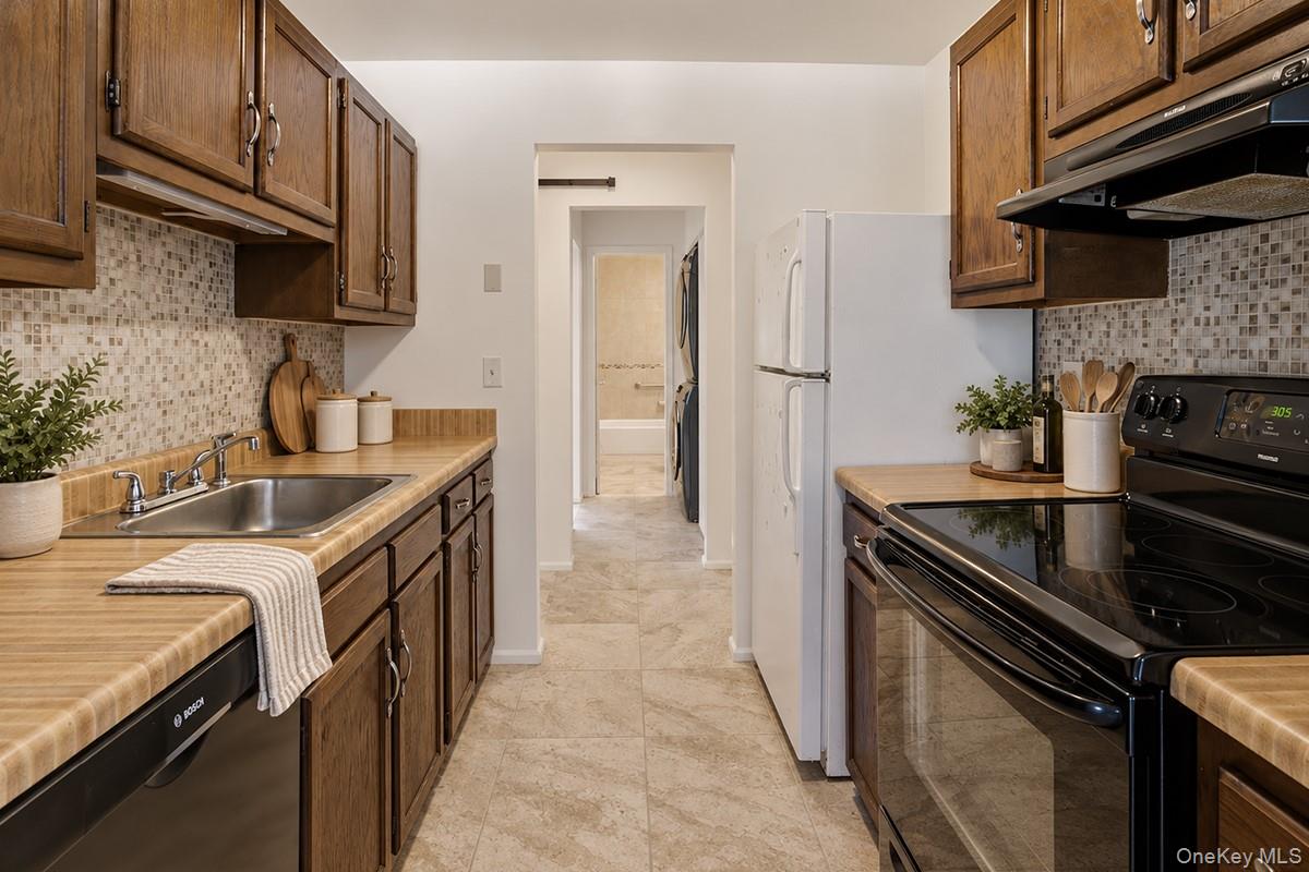 1 Briarcliff Drive 4 Property Photo 15