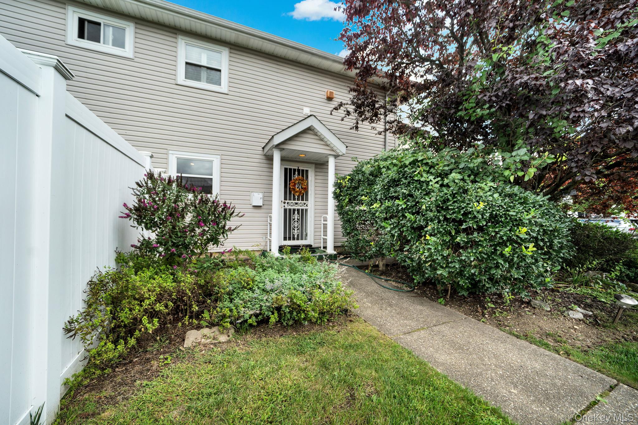 285 N Oak Street Property Photo 14