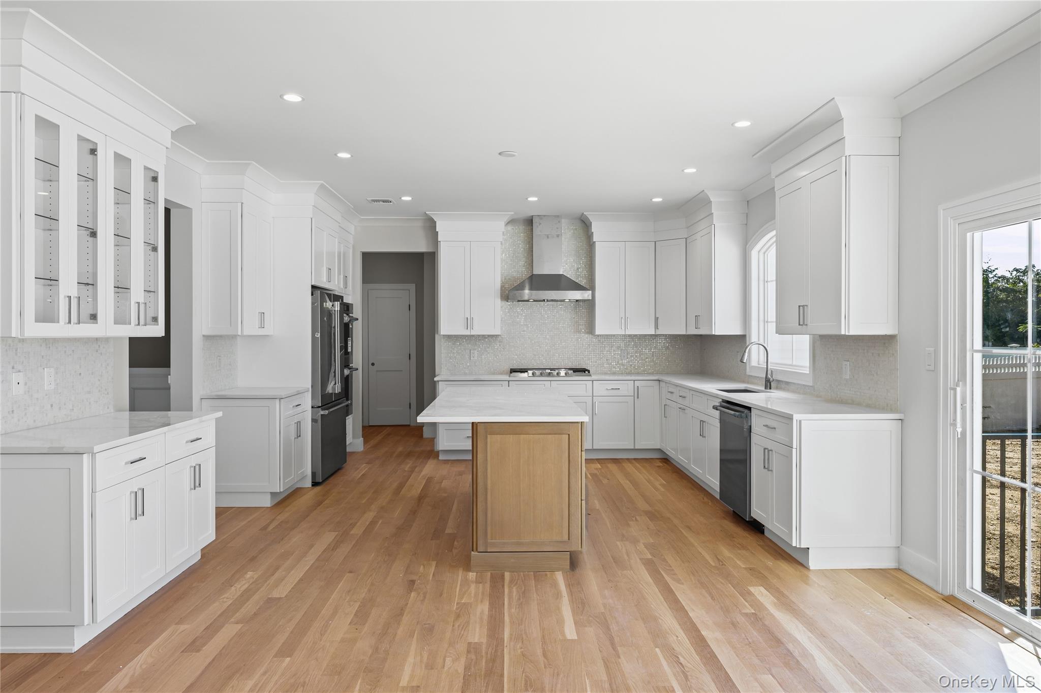 366 Broadway Property Photo 14