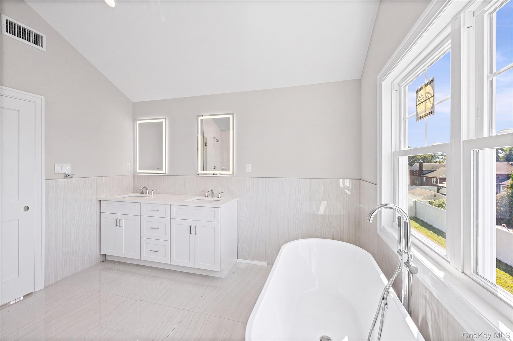 366 Broadway Property Photo 31