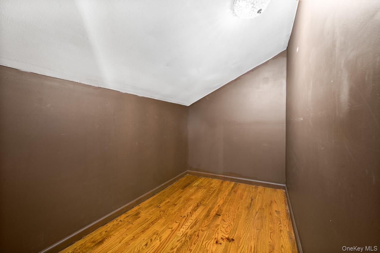 10 Iowa Street Property Photo 15