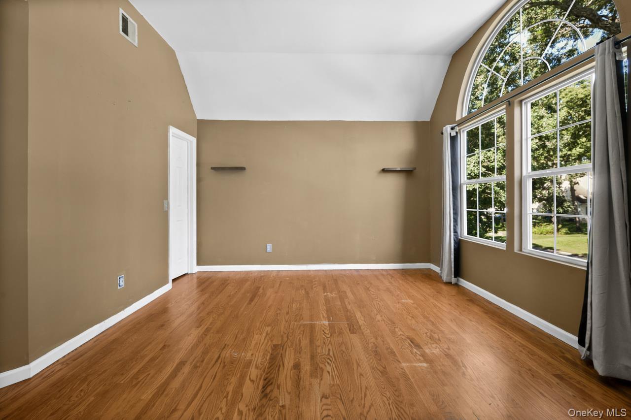 10 Iowa Street Property Photo 24