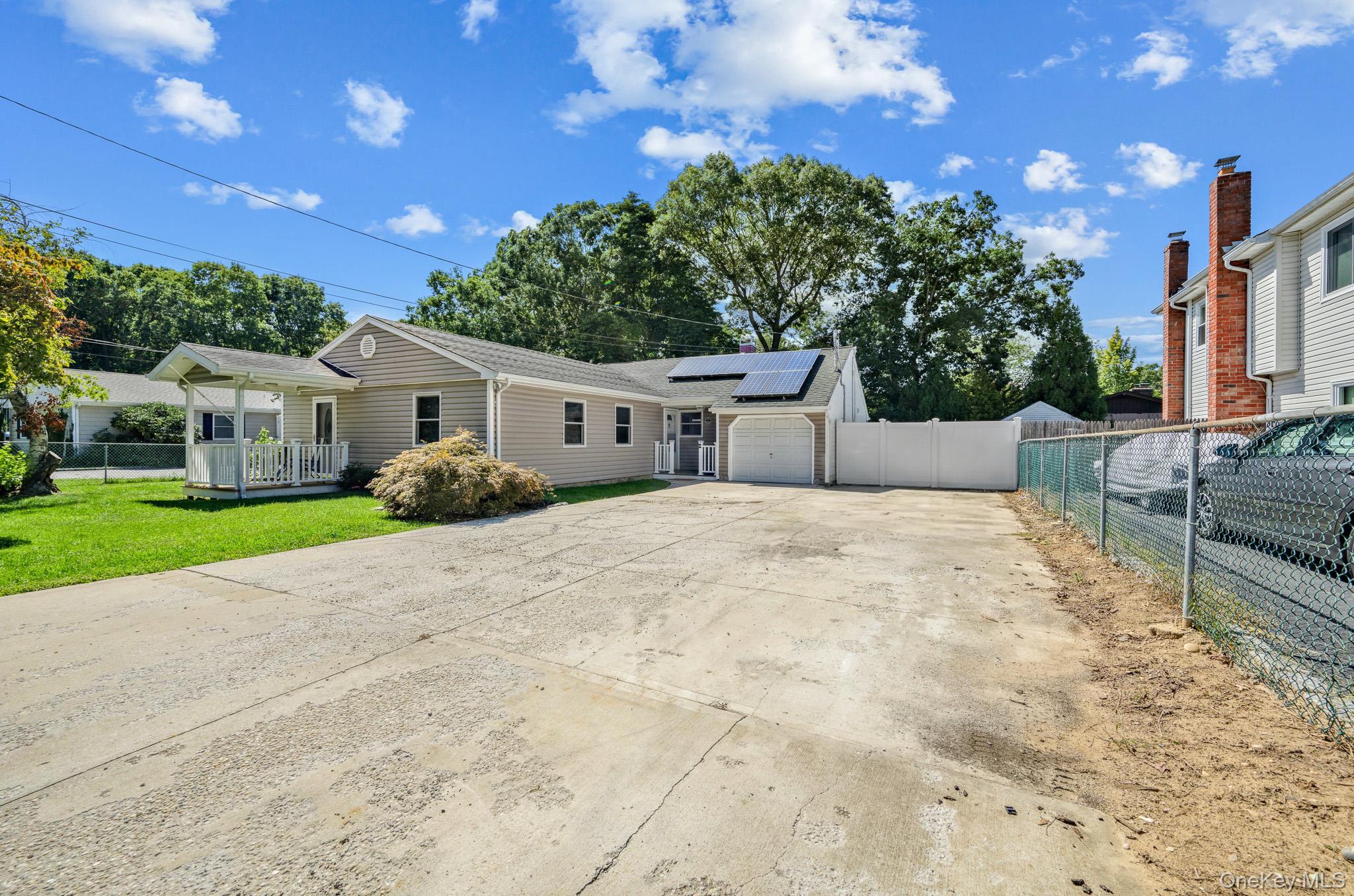 469 Carnation Drive Property Photo 2