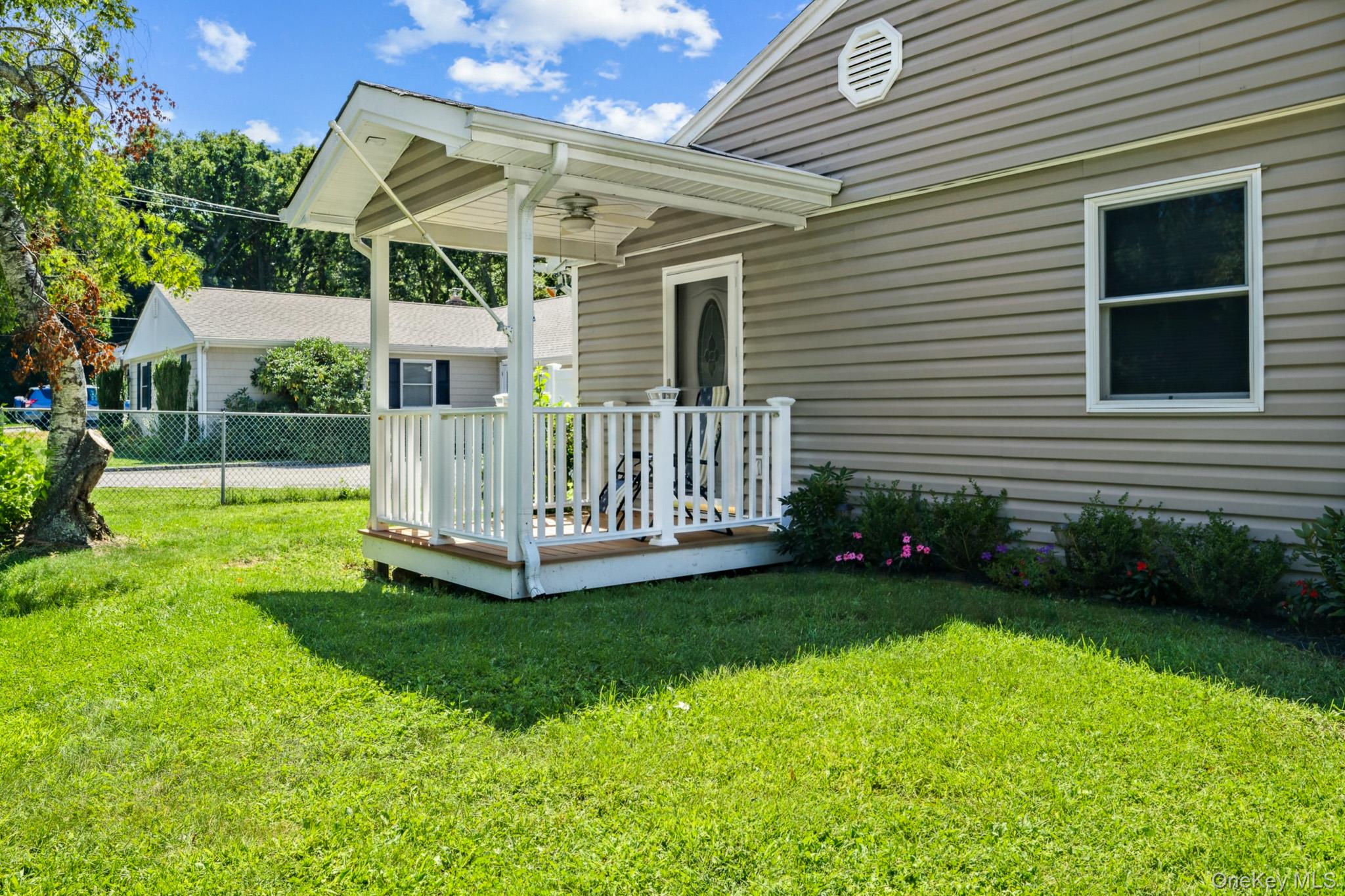 469 Carnation Drive Property Photo 4