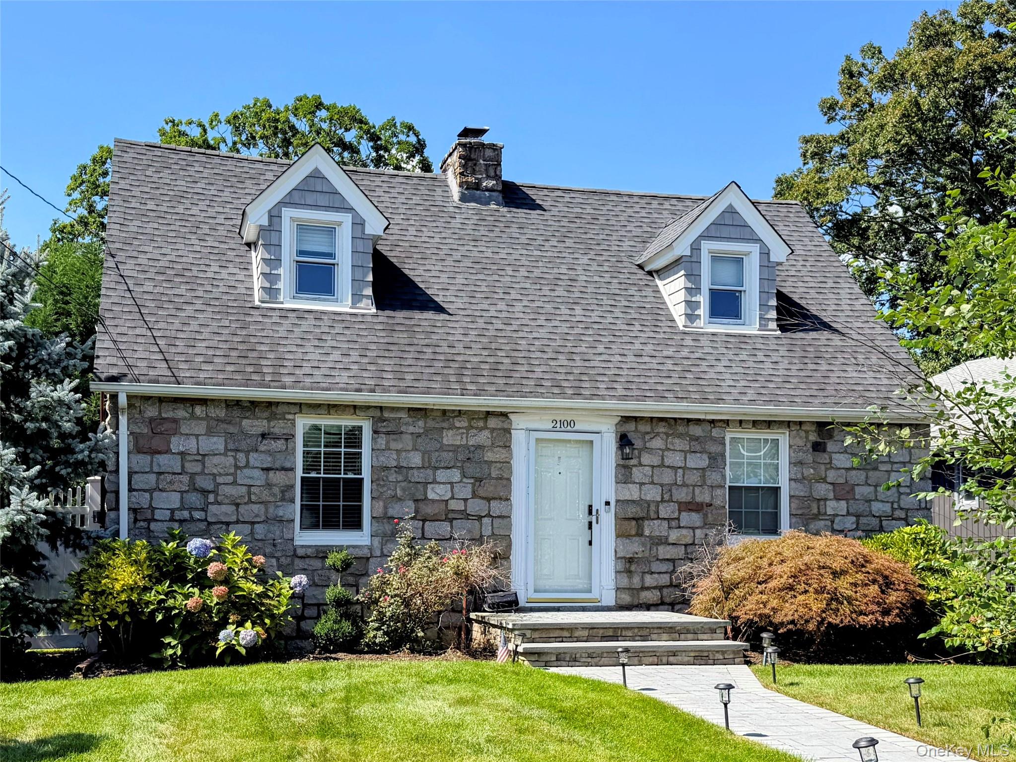 2100 Hillside Avenue Property Photo 1