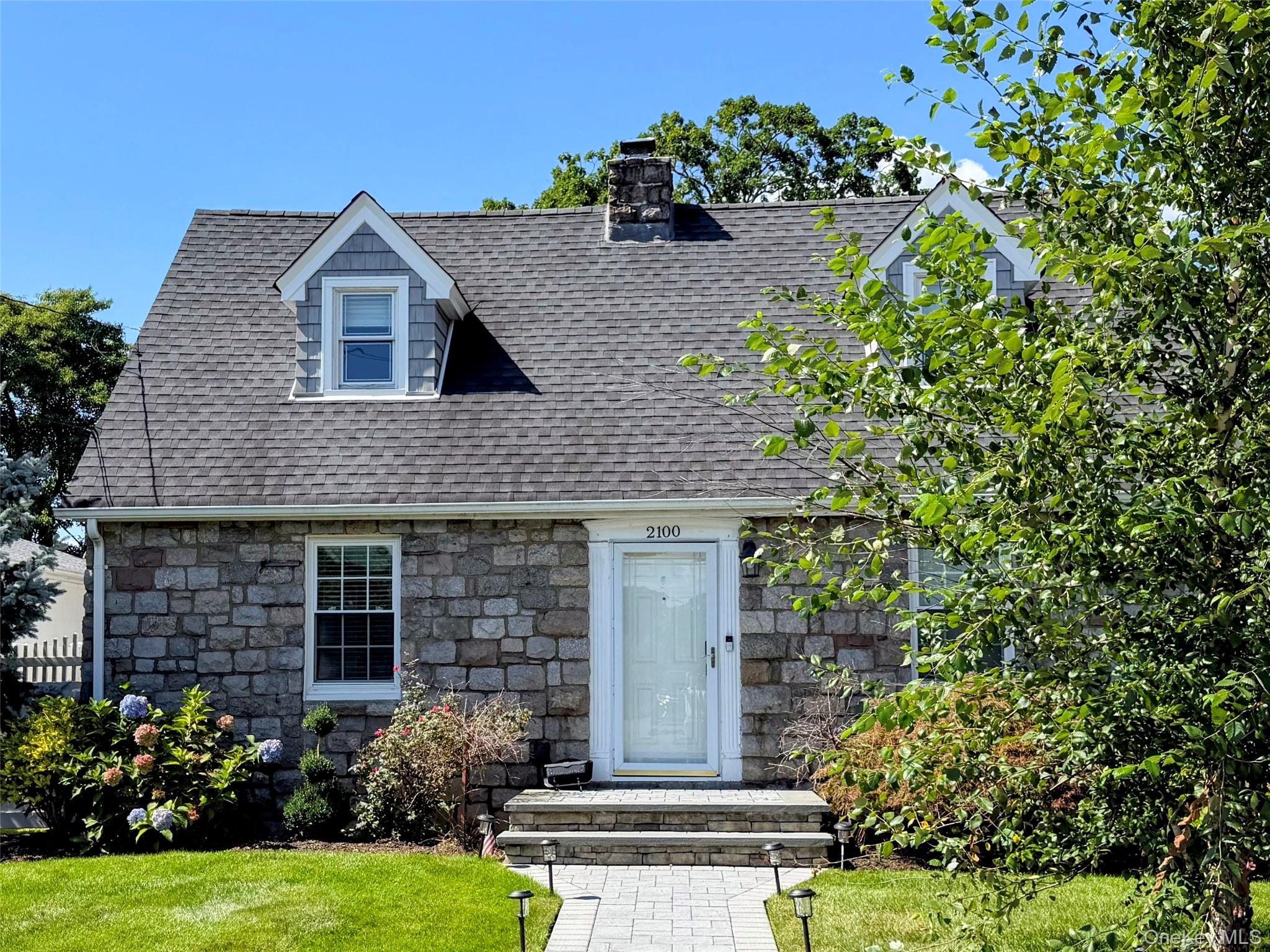 2100 Hillside Avenue Property Photo 2