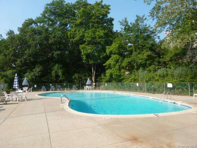 416 Benedict Avenue 1g Property Photo 12