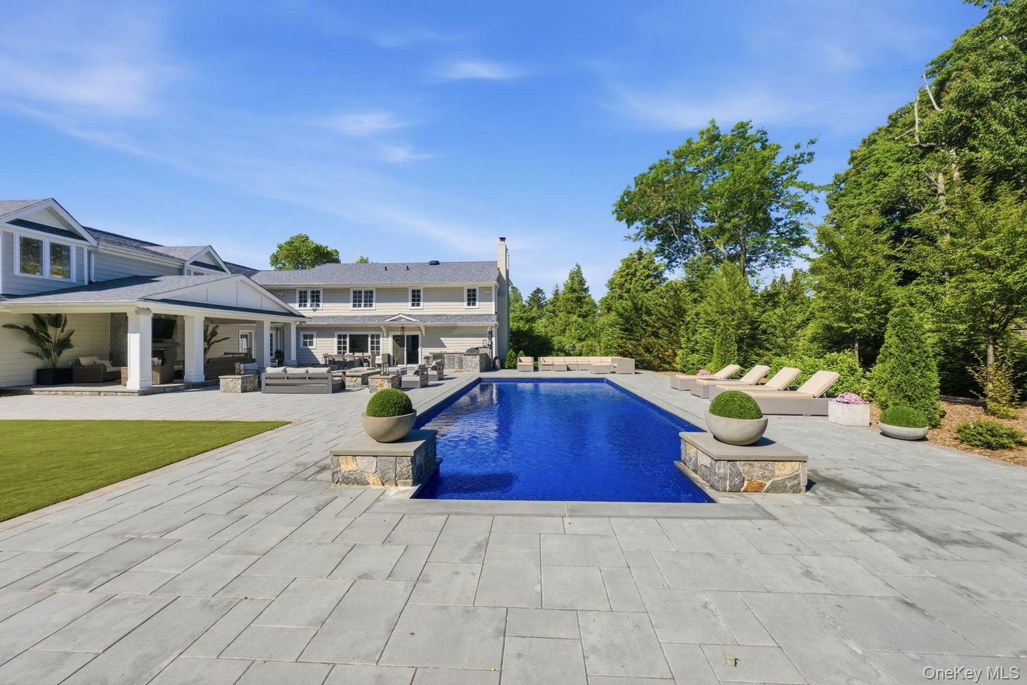 6 Castle Court Property Photo 3