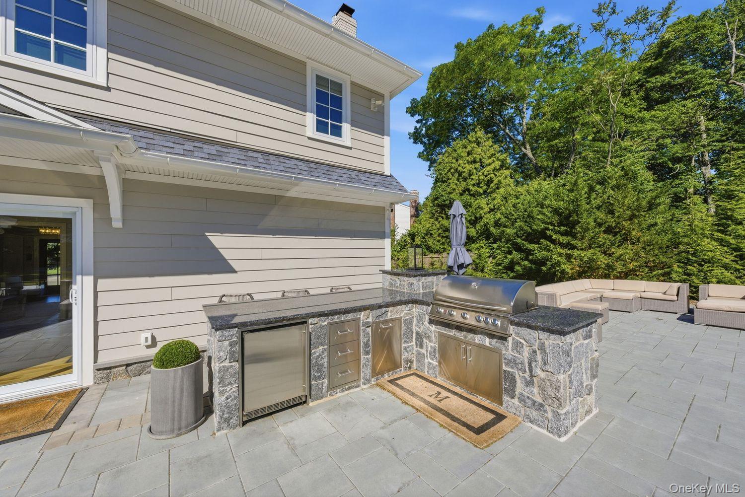 6 Castle Court Property Photo 10