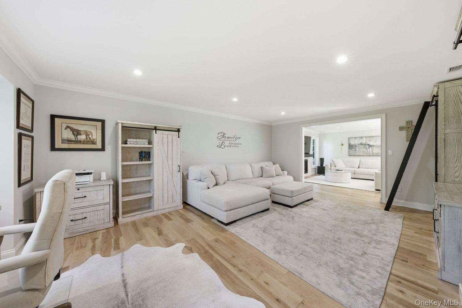 6 Castle Court Property Photo 37