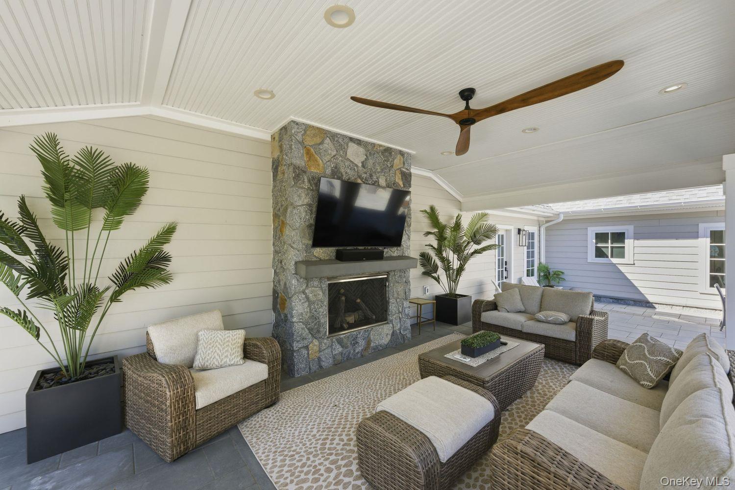 6 Castle Court Property Photo 44