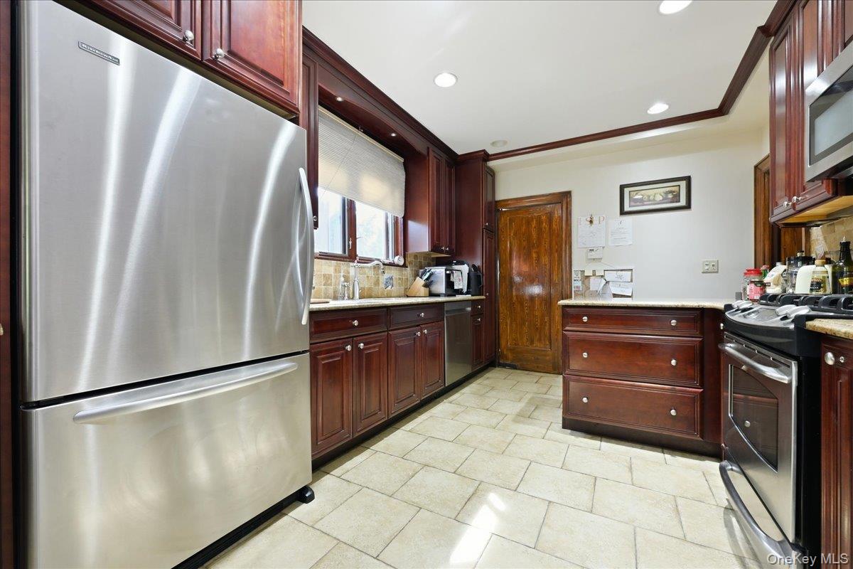 201 Glenmore Street Property Photo 9