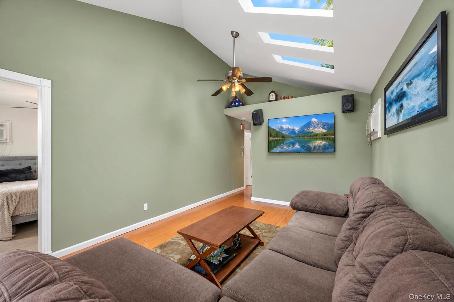325 Beachview Street Property Photo 5