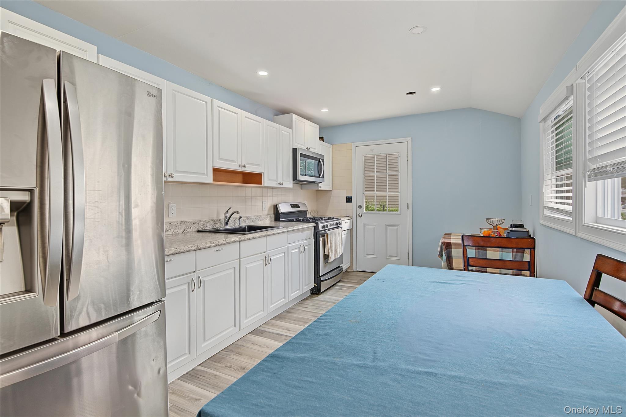1085 Bay Shore Avenue Property Photo 8