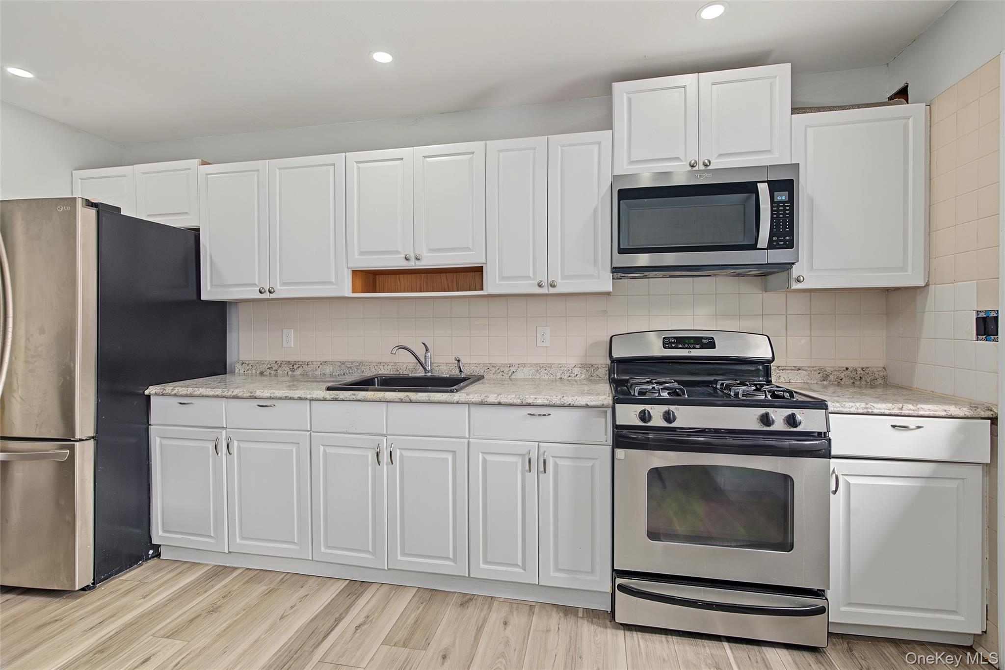 1085 Bay Shore Avenue Property Photo 9