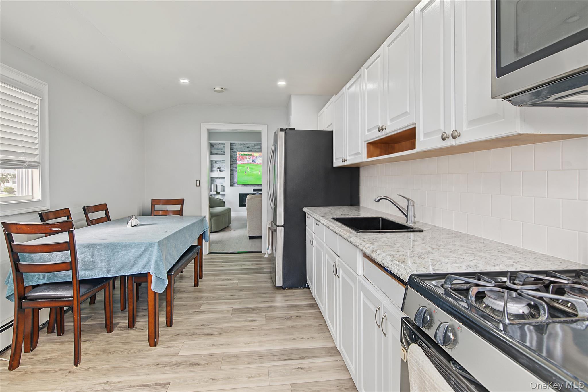 1085 Bay Shore Avenue Property Photo 10