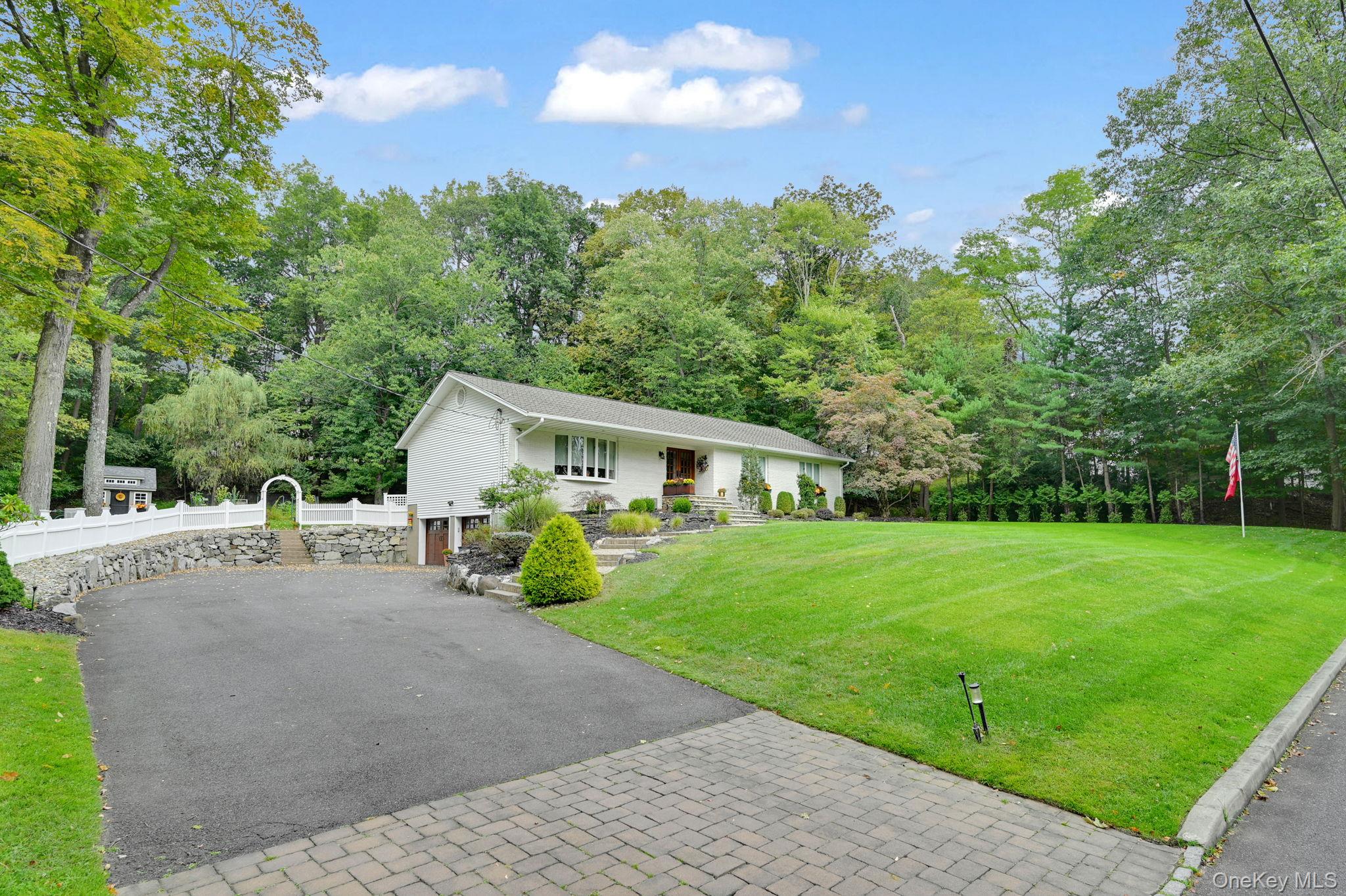 15 Ramapo Lane Property Photo 2