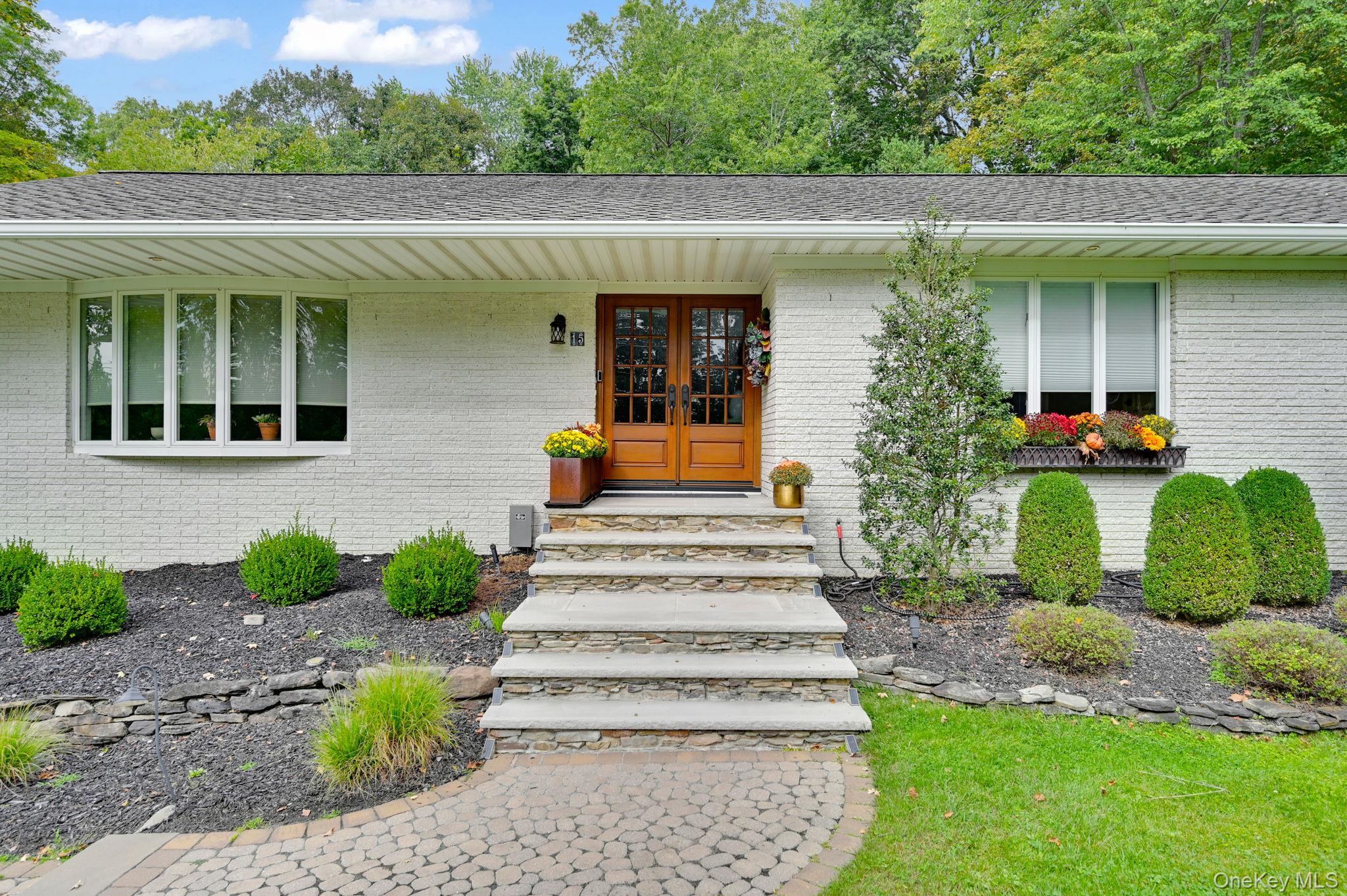 15 Ramapo Lane Property Photo 4