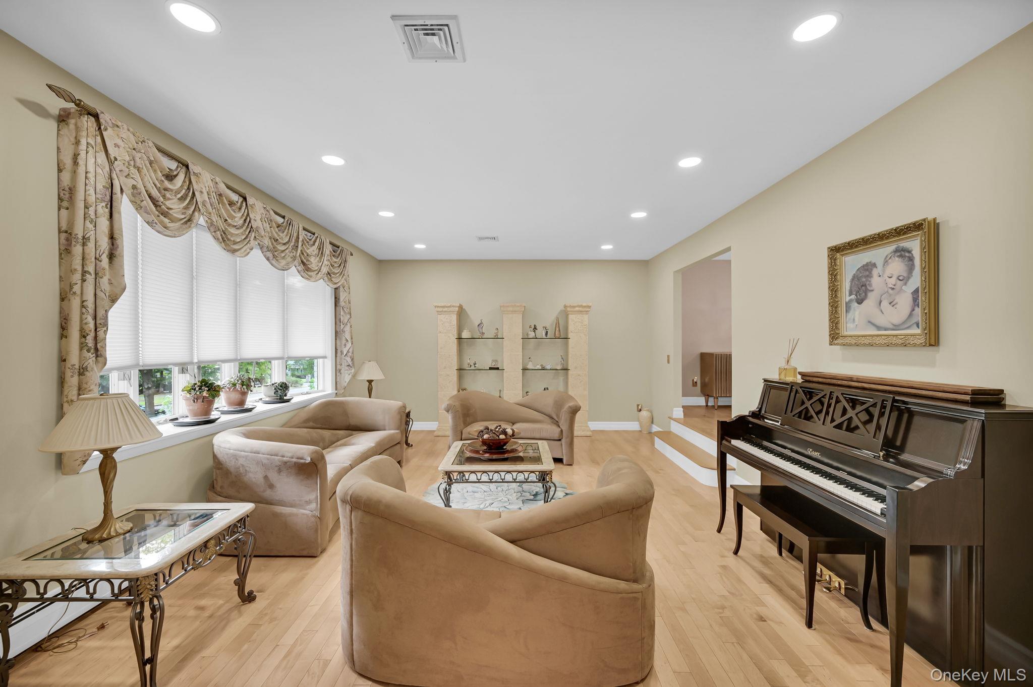 15 Ramapo Lane Property Photo 7
