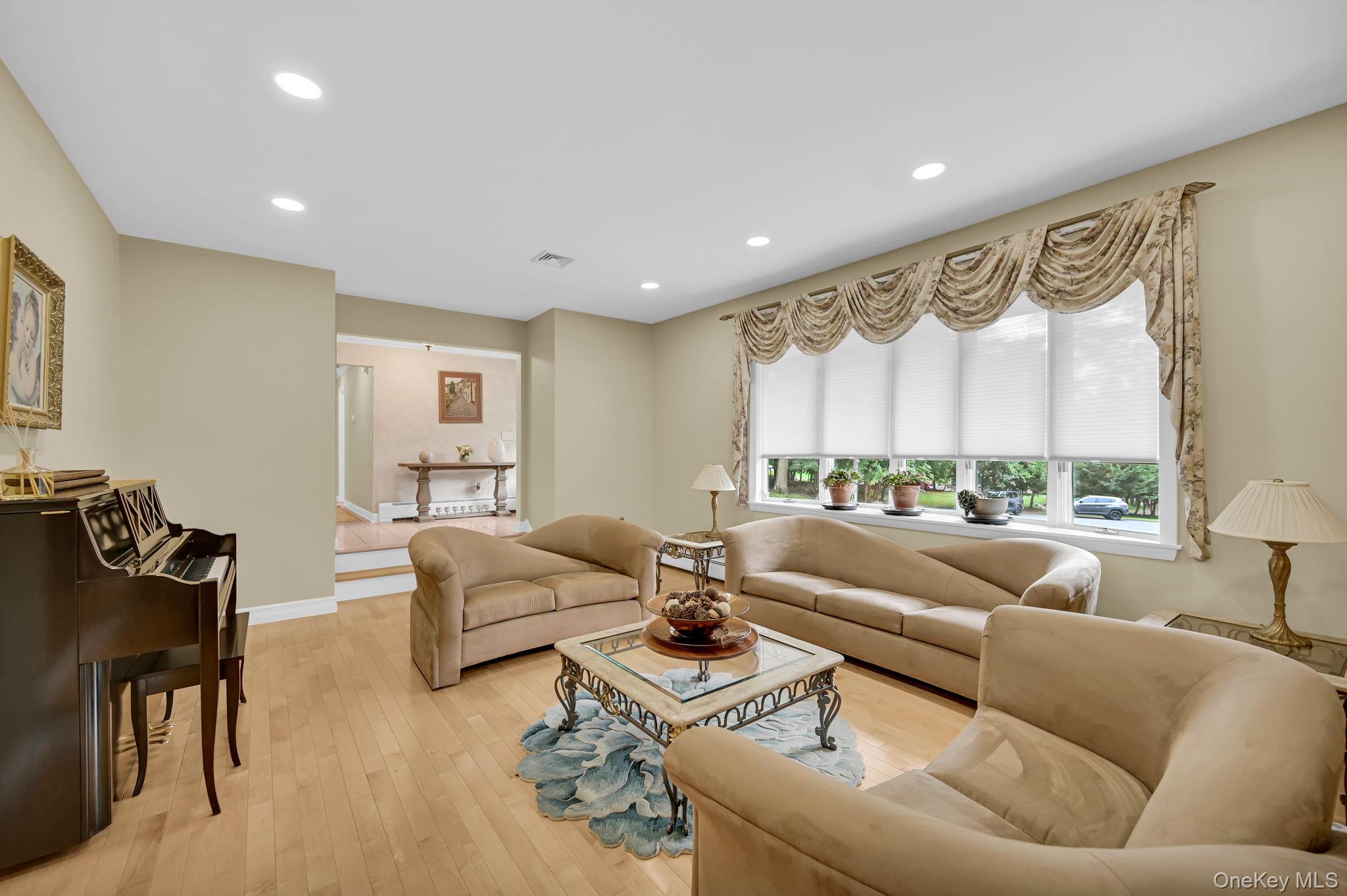 15 Ramapo Lane Property Photo 8