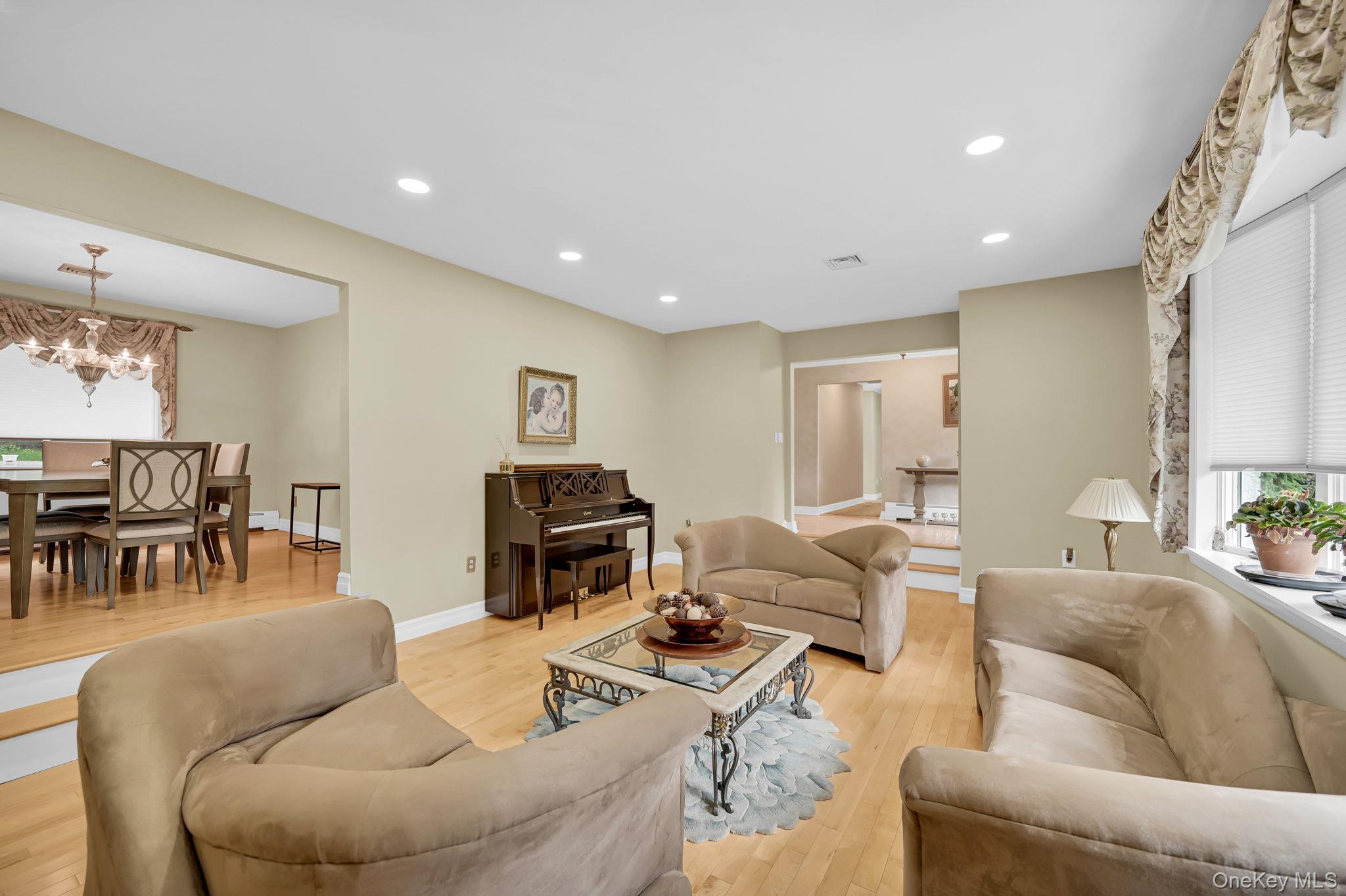 15 Ramapo Lane Property Photo 9