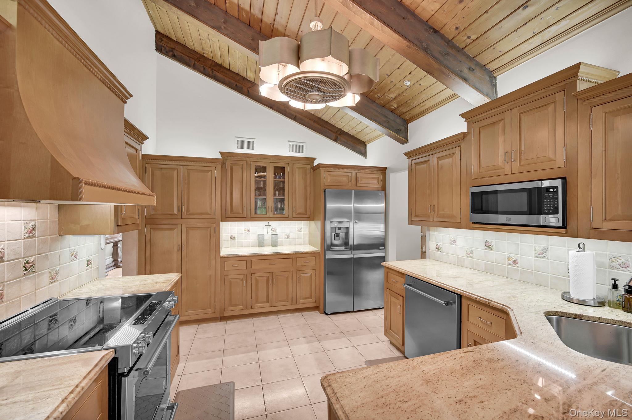 15 Ramapo Lane Property Photo 14