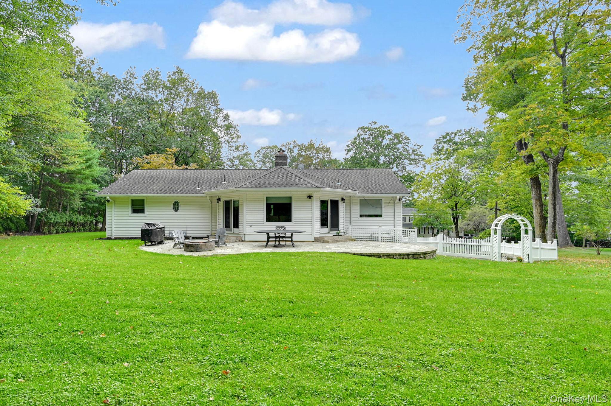 15 Ramapo Lane Property Photo 36