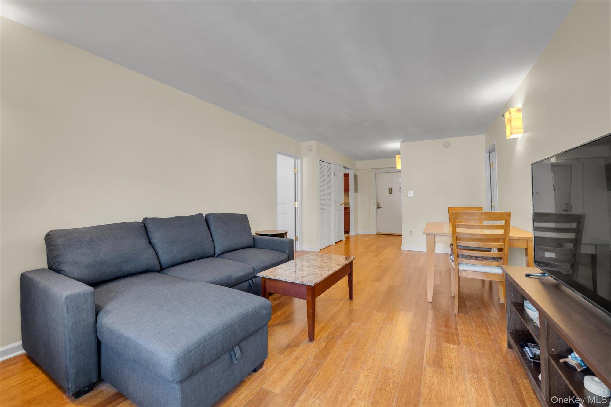 6434 Grand Central Parkway 3g Property Photo 4
