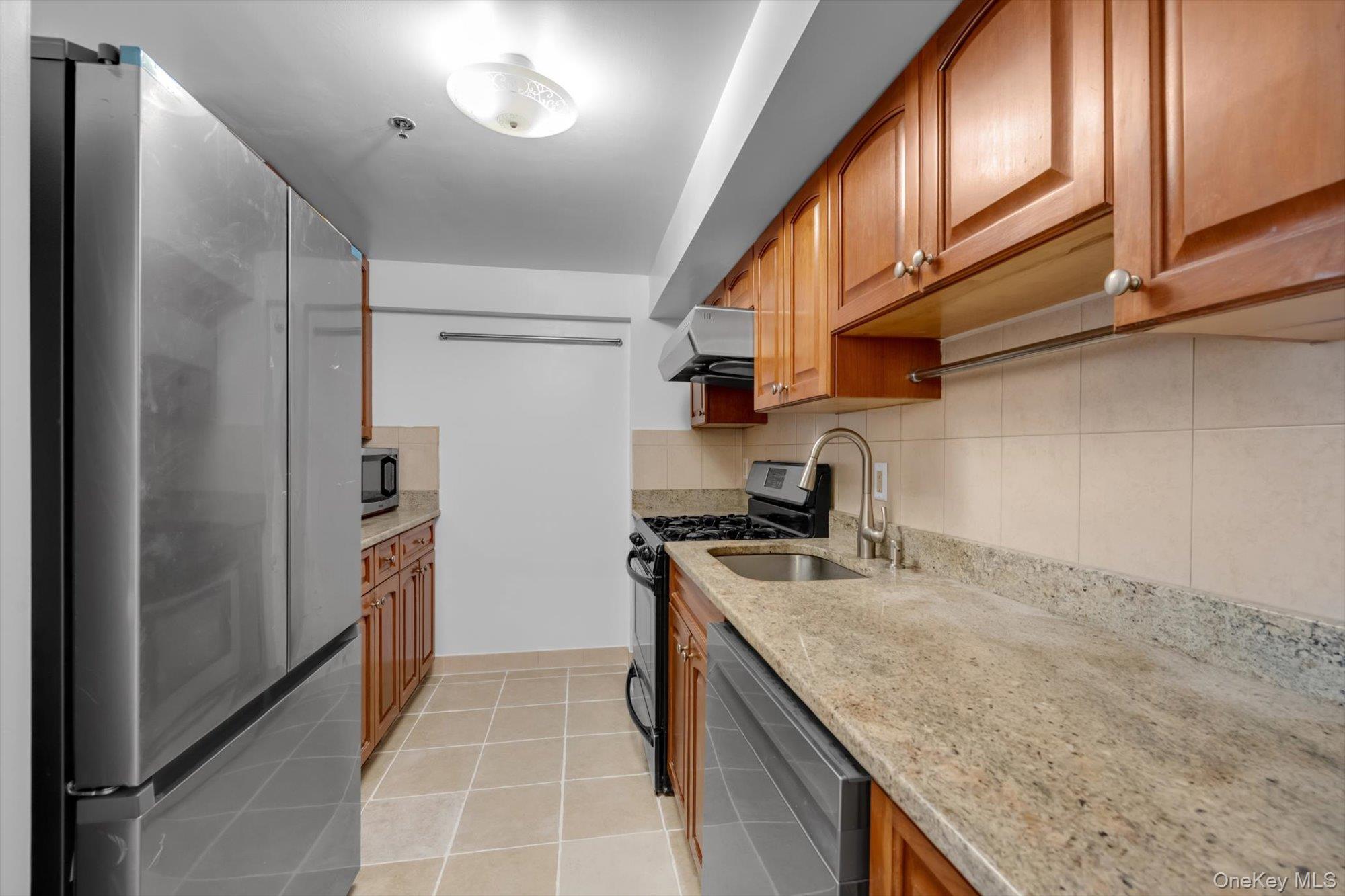 6434 Grand Central Parkway 3g Property Photo 8