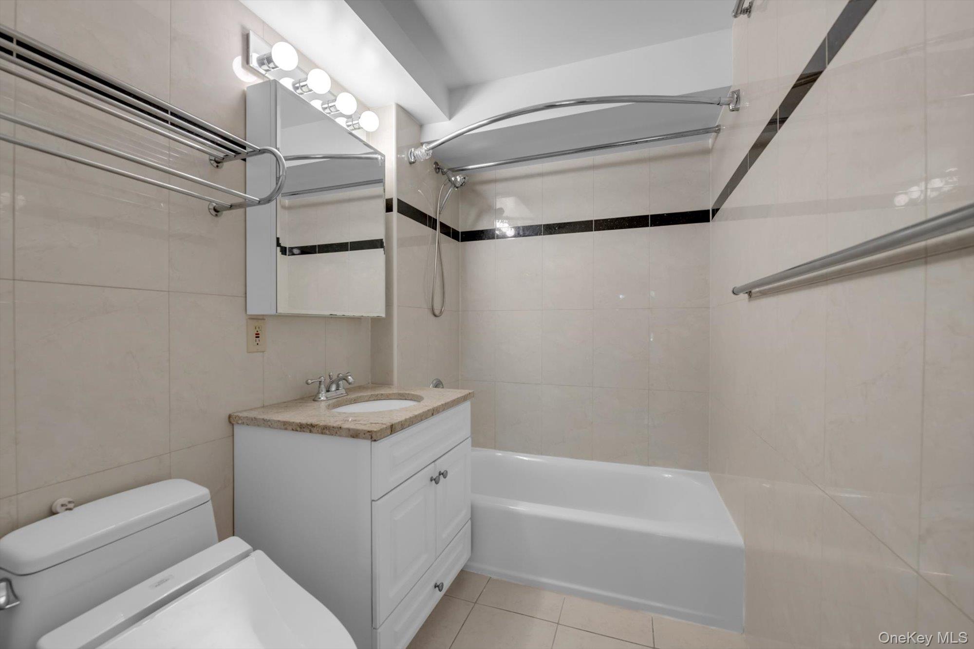 6434 Grand Central Parkway 3g Property Photo 13