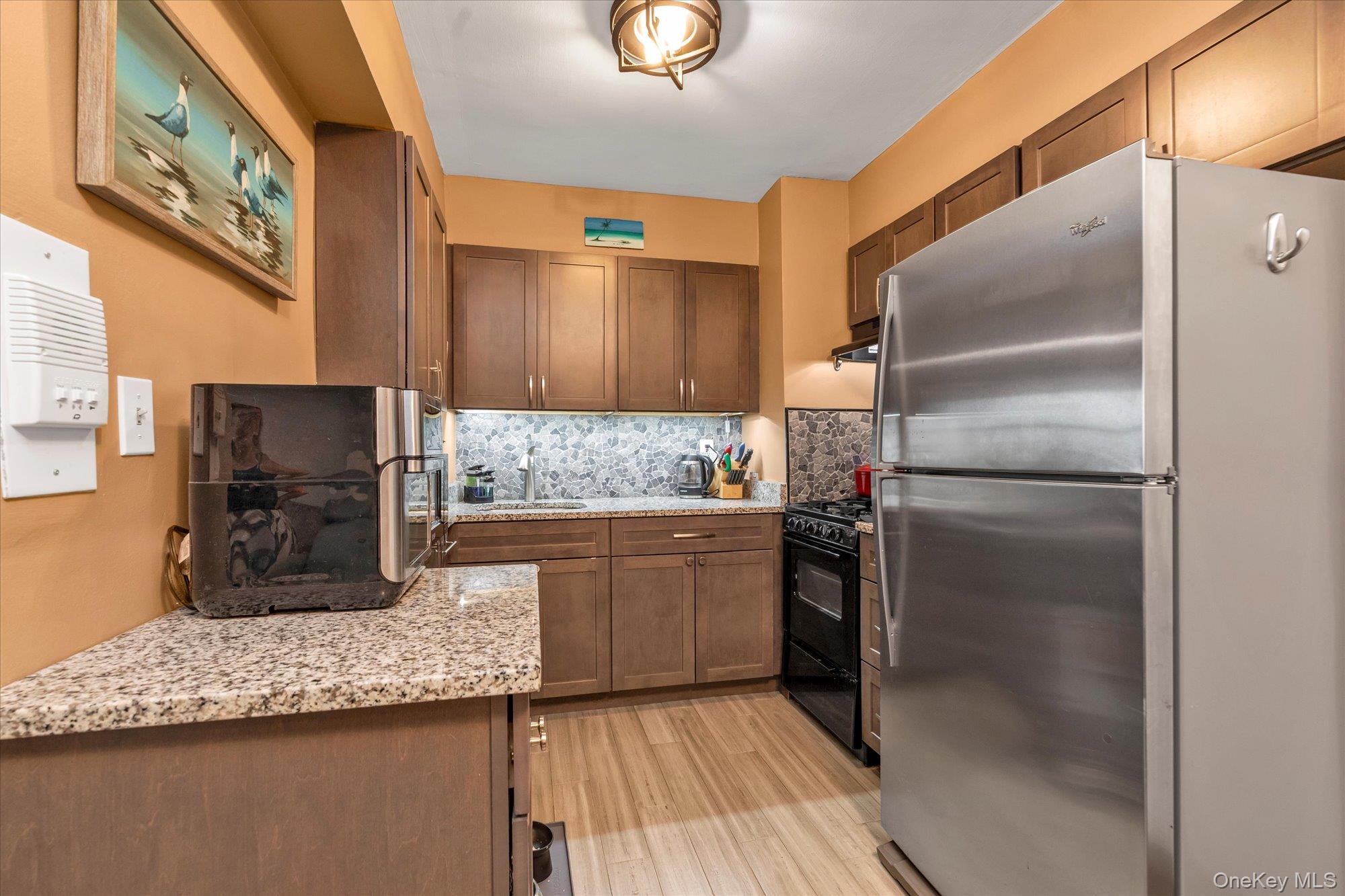370 W Broadway 5k Property Photo 6