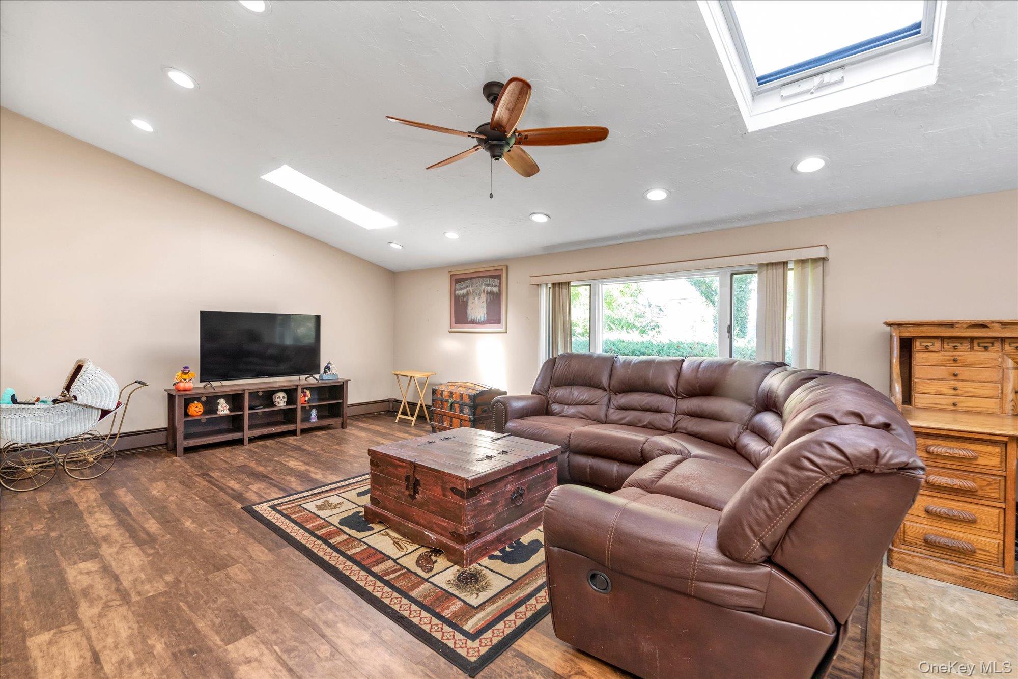 157 Land Lane Property Photo 8