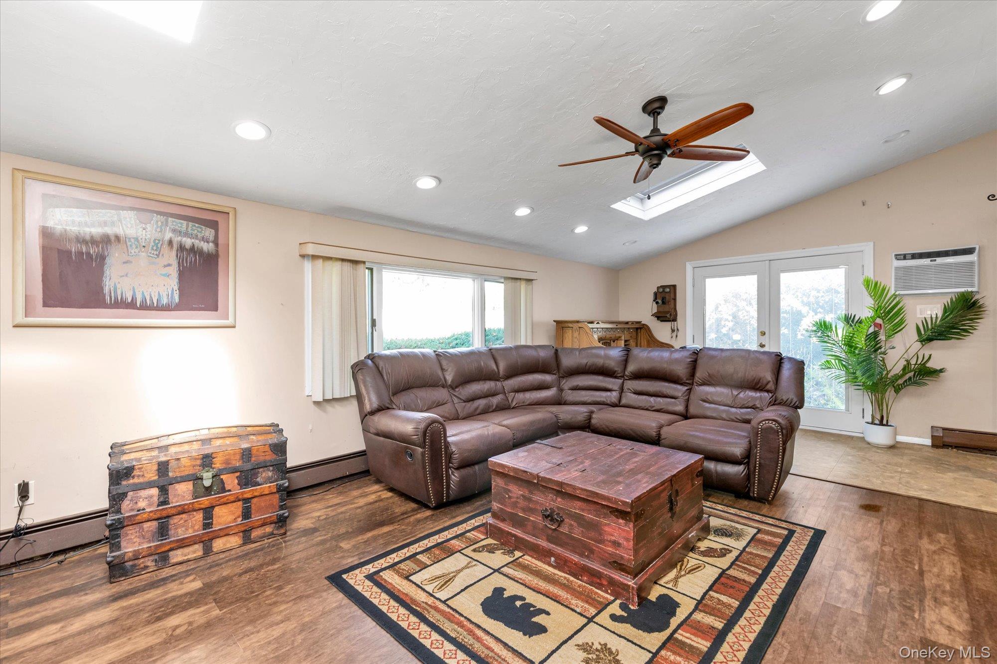157 Land Lane Property Photo 9
