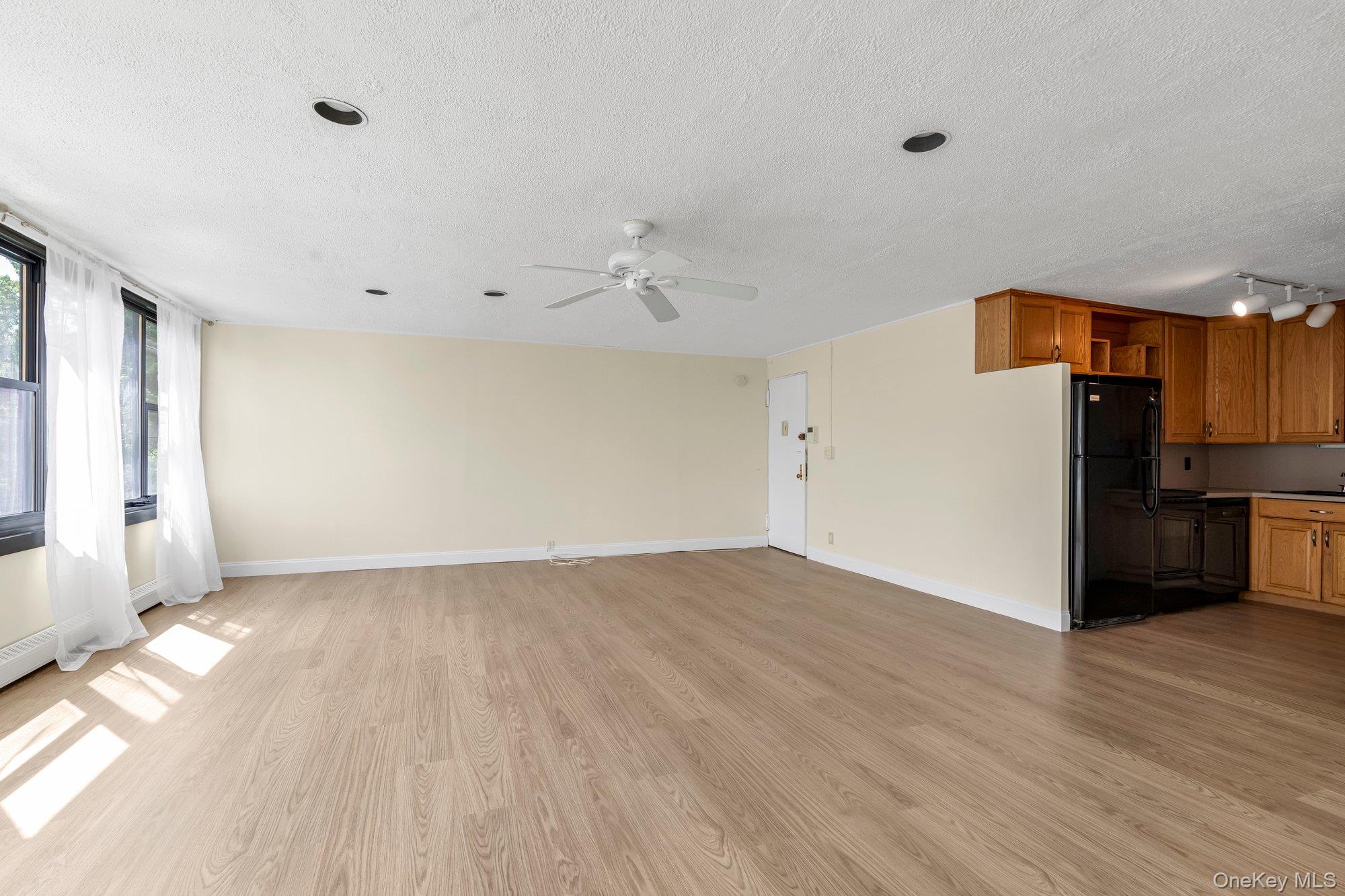10-01 162 Street 4a Property Photo 1