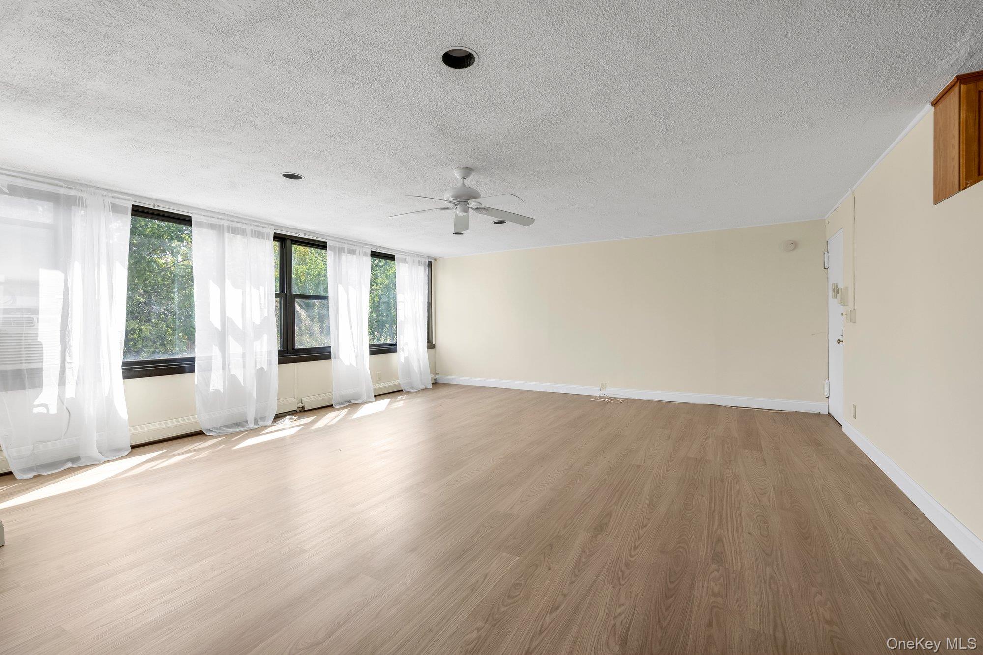10-01 162 Street 4a Property Photo 2