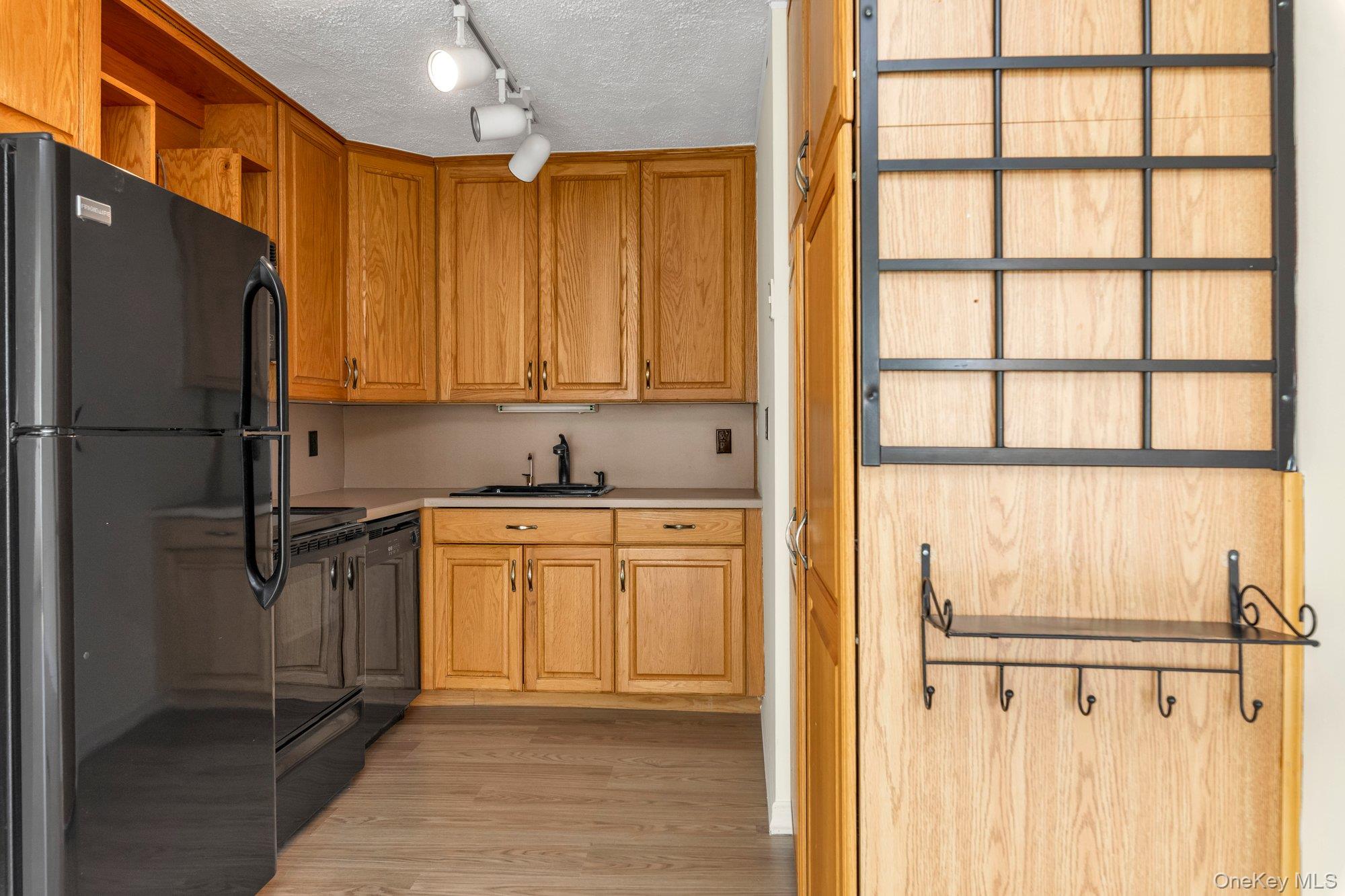 10-01 162 Street 4a Property Photo 3
