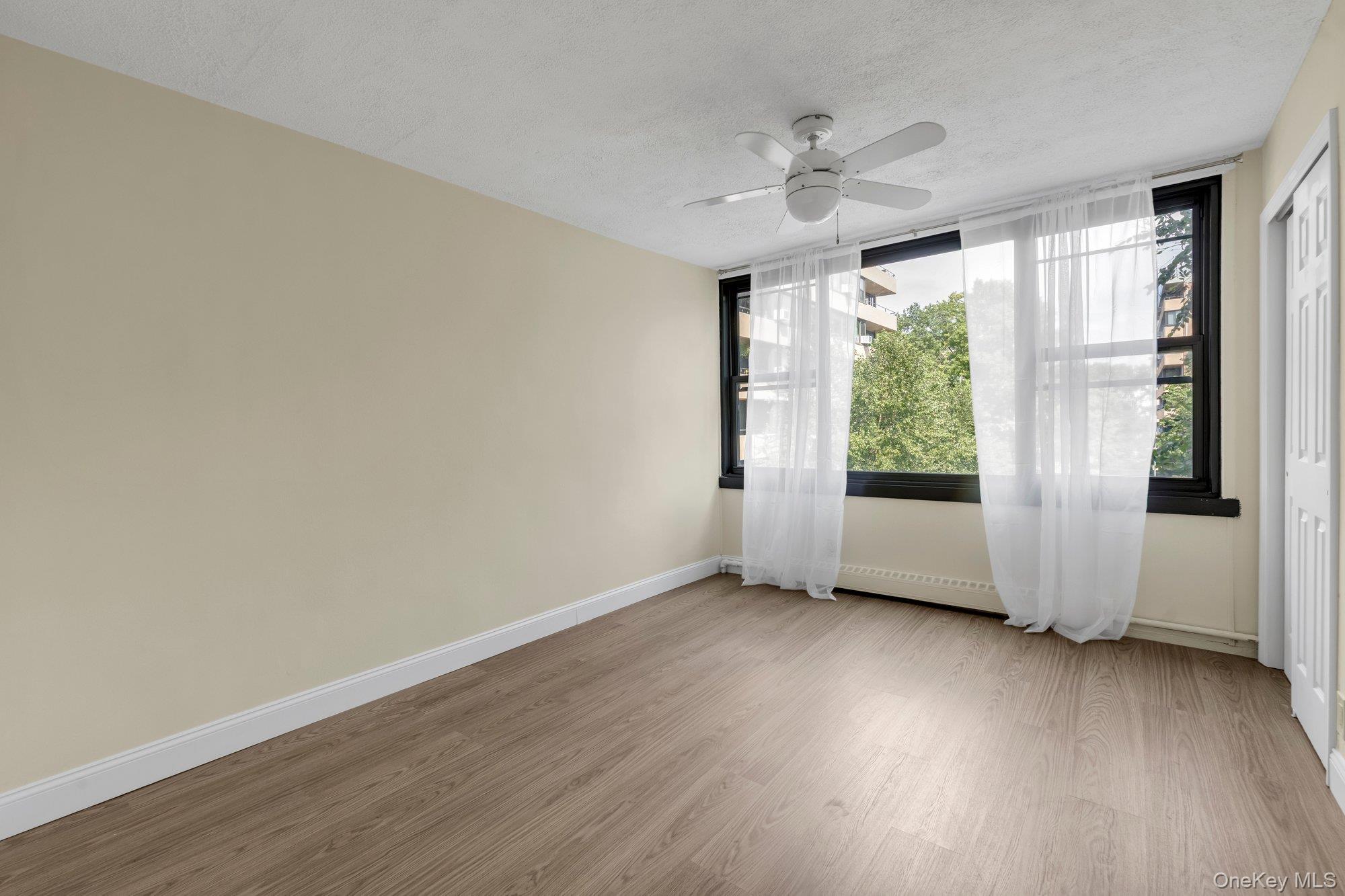 10-01 162 Street 4a Property Photo 8