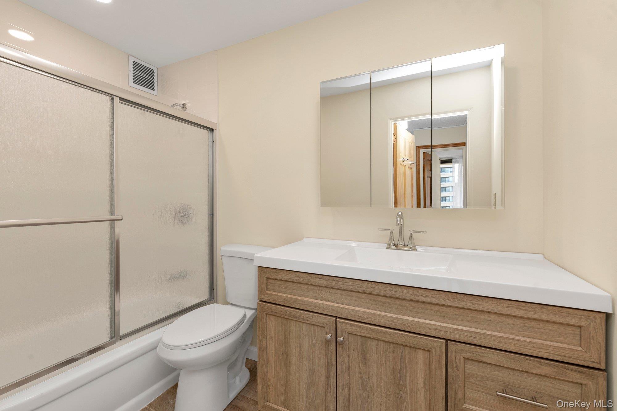 10-01 162 Street 4a Property Photo 9
