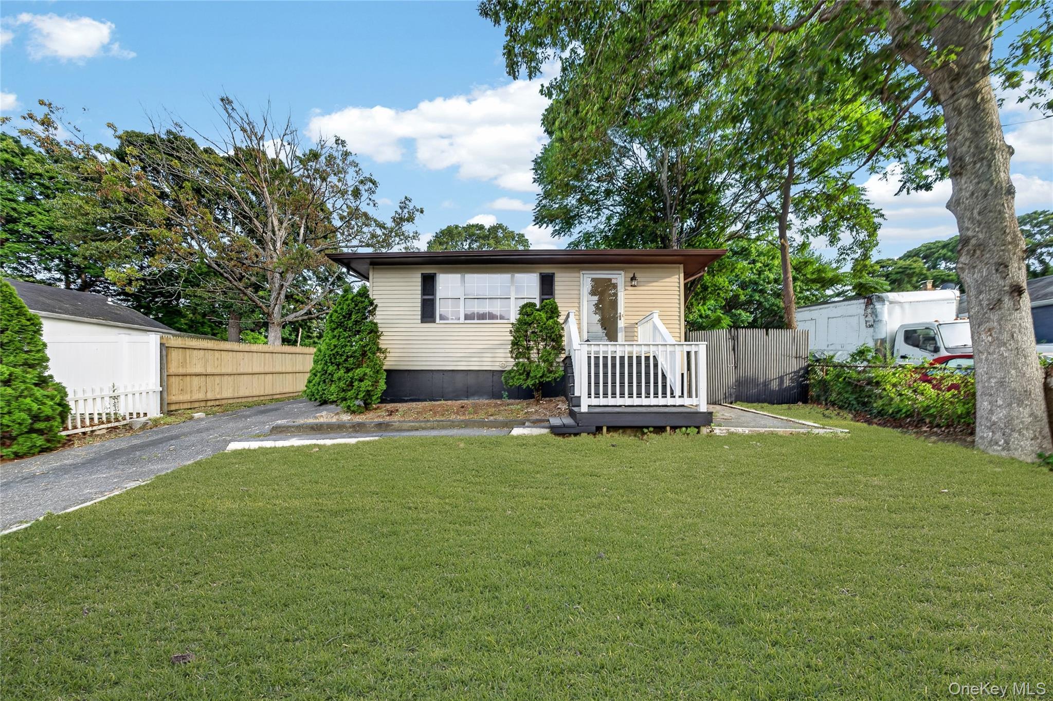 28 Roslyn Avenue Property Photo 1