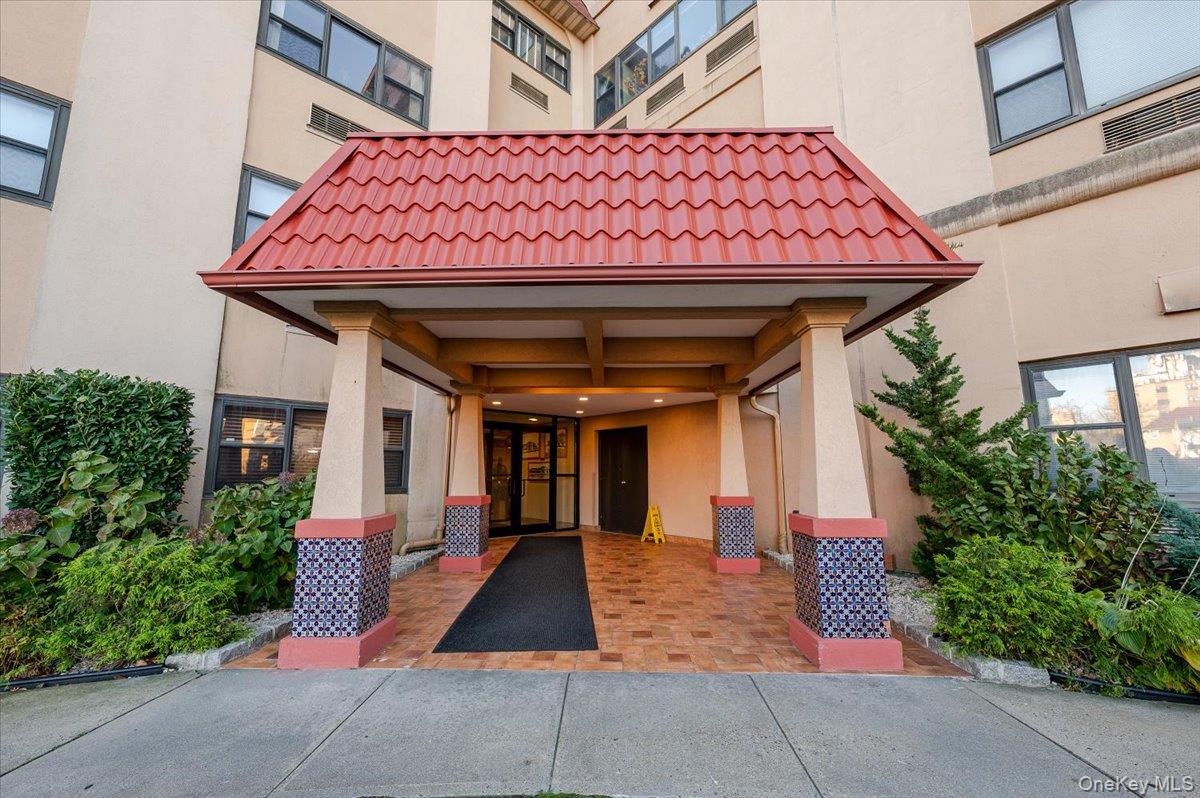 185 W Park Avenue 201 Property Photo 2